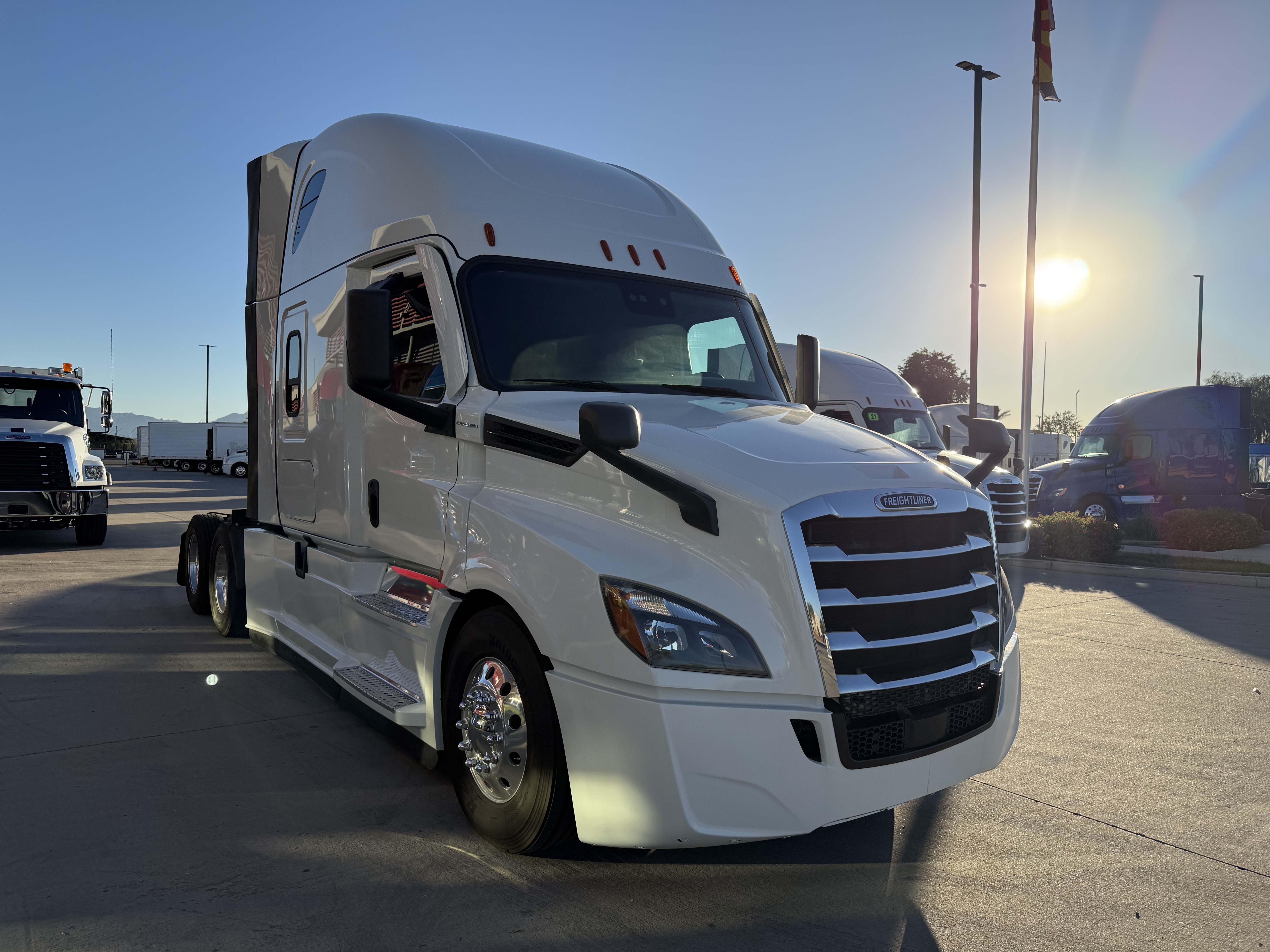 2020 FREIGHTLINER CASCADIA 126SLP - image 8