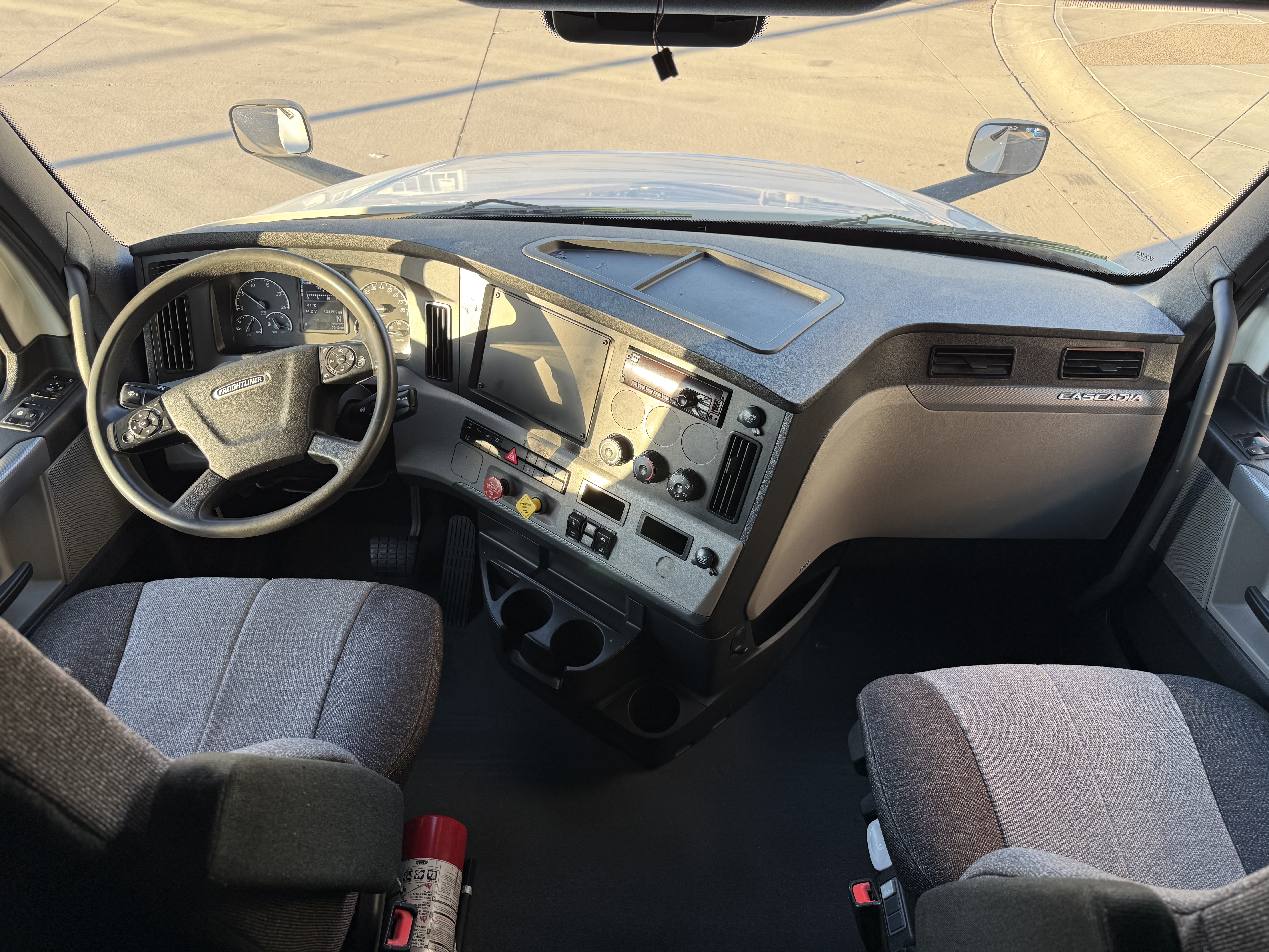 2020 FREIGHTLINER CASCADIA 126SLP - image 16