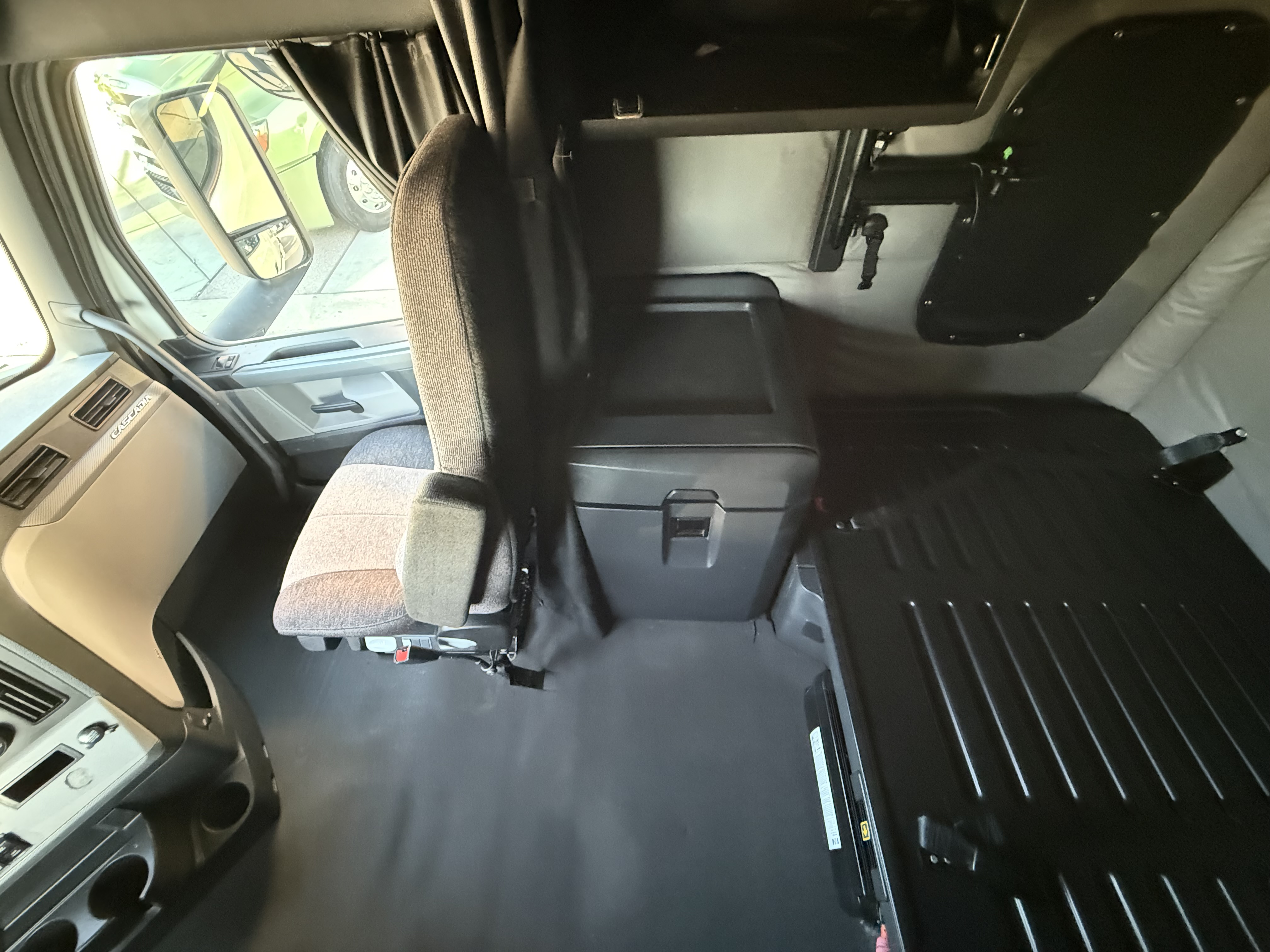 2020 FREIGHTLINER CASCADIA 126SLP - image 17