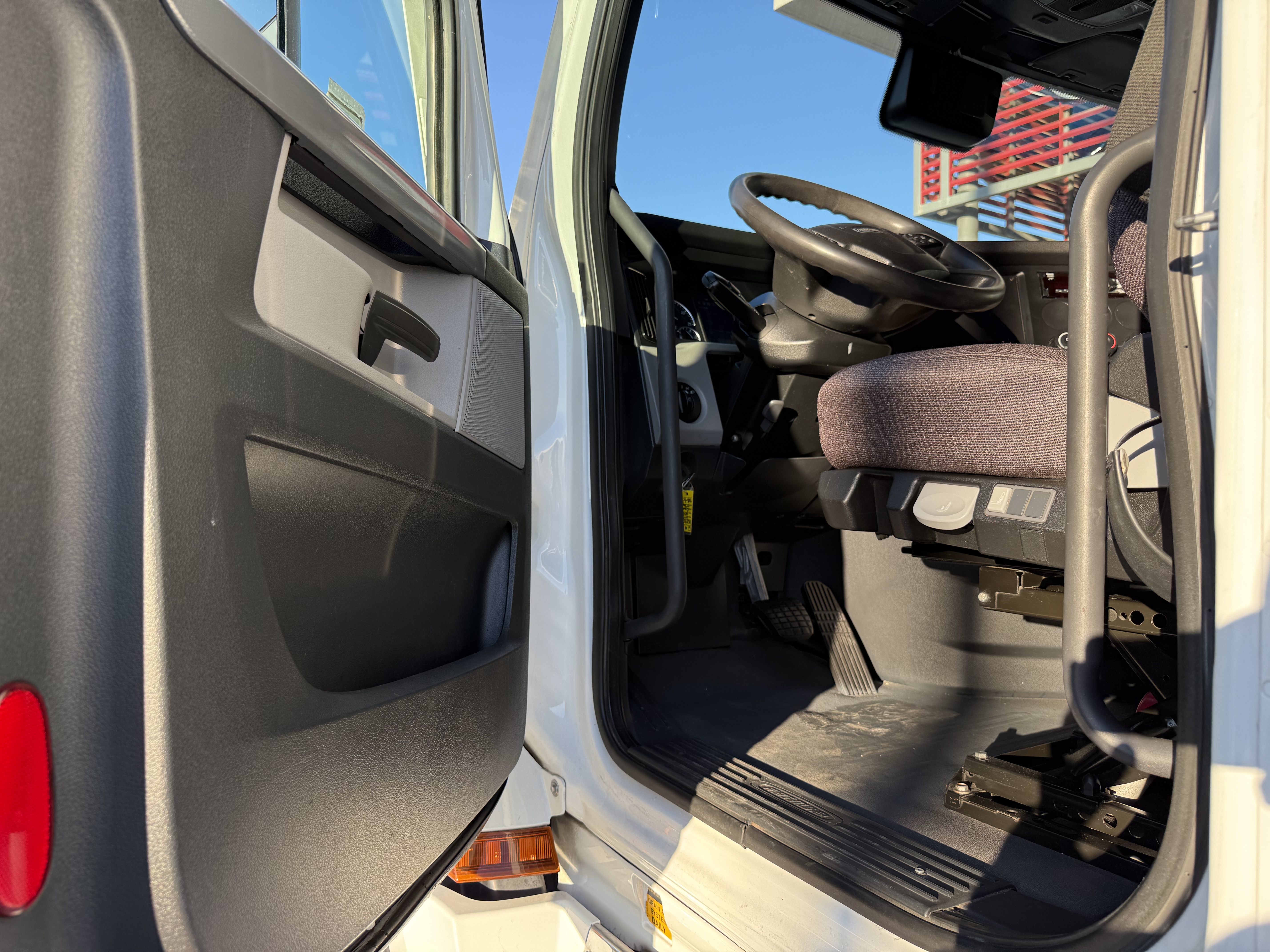 2020 FREIGHTLINER CASCADIA 126SLP - image 18