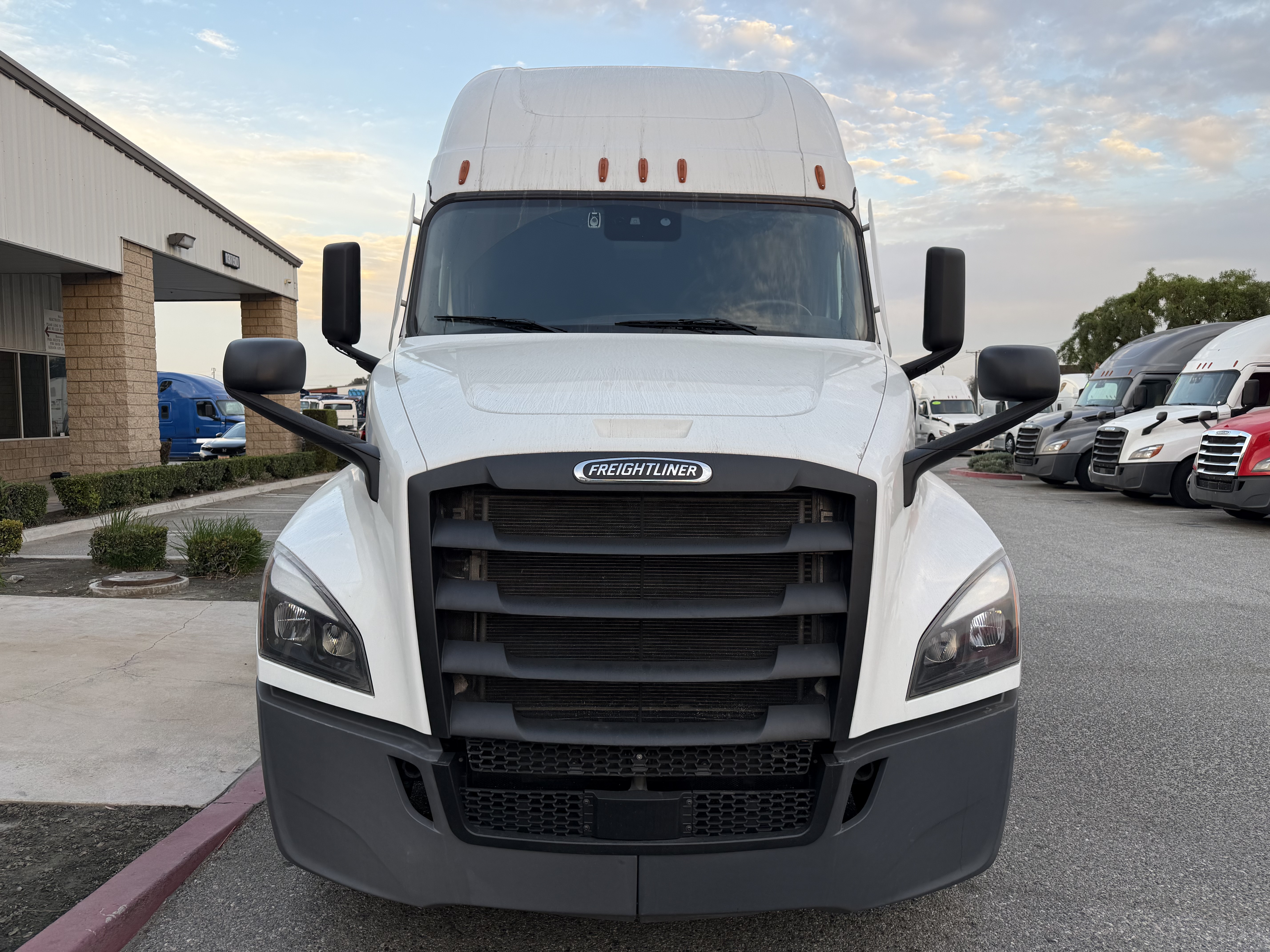2023 FREIGHTLINER CASCADIA 126SLP - image 2