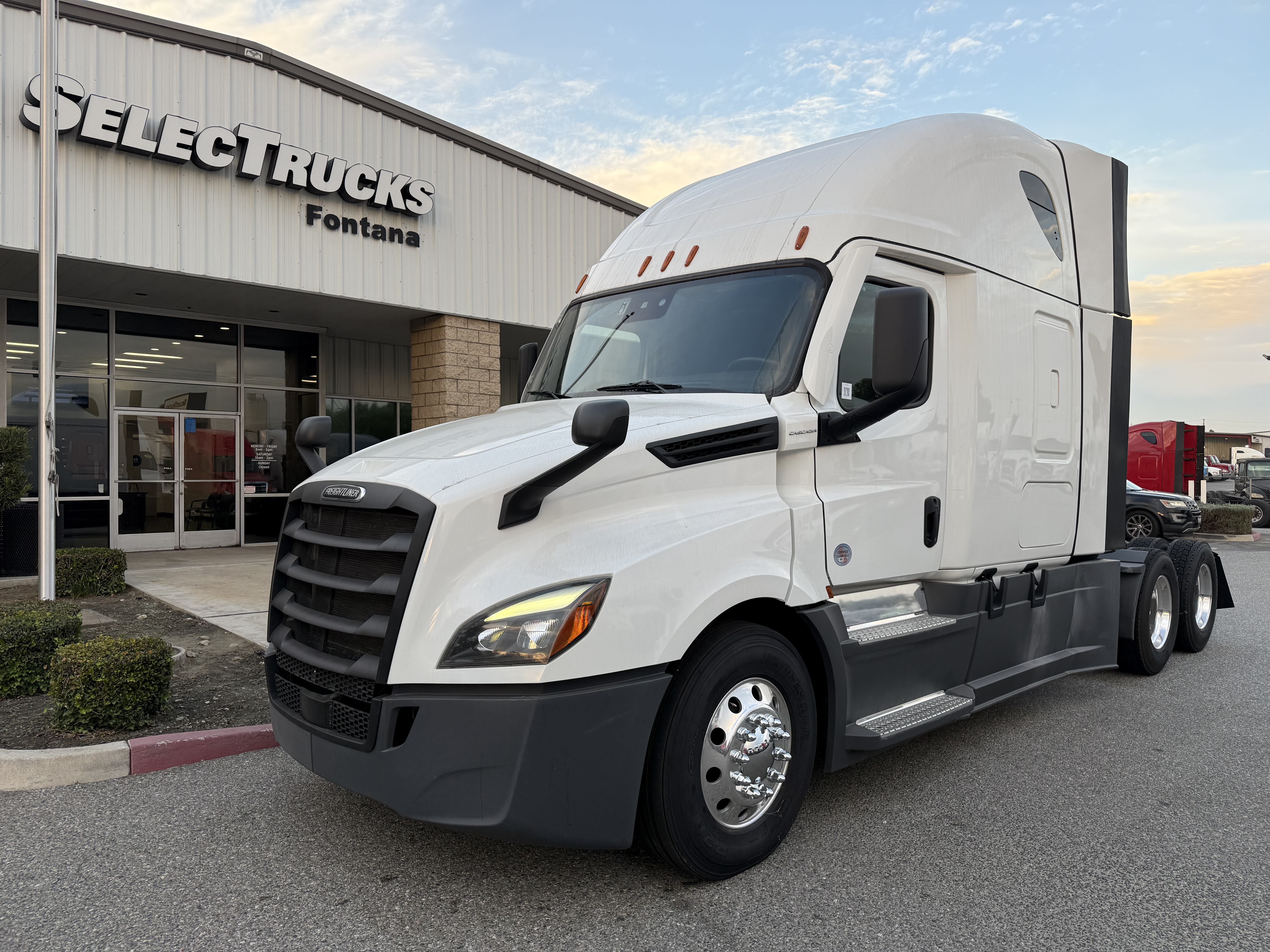 2023 FREIGHTLINER CASCADIA 126SLP - image 1