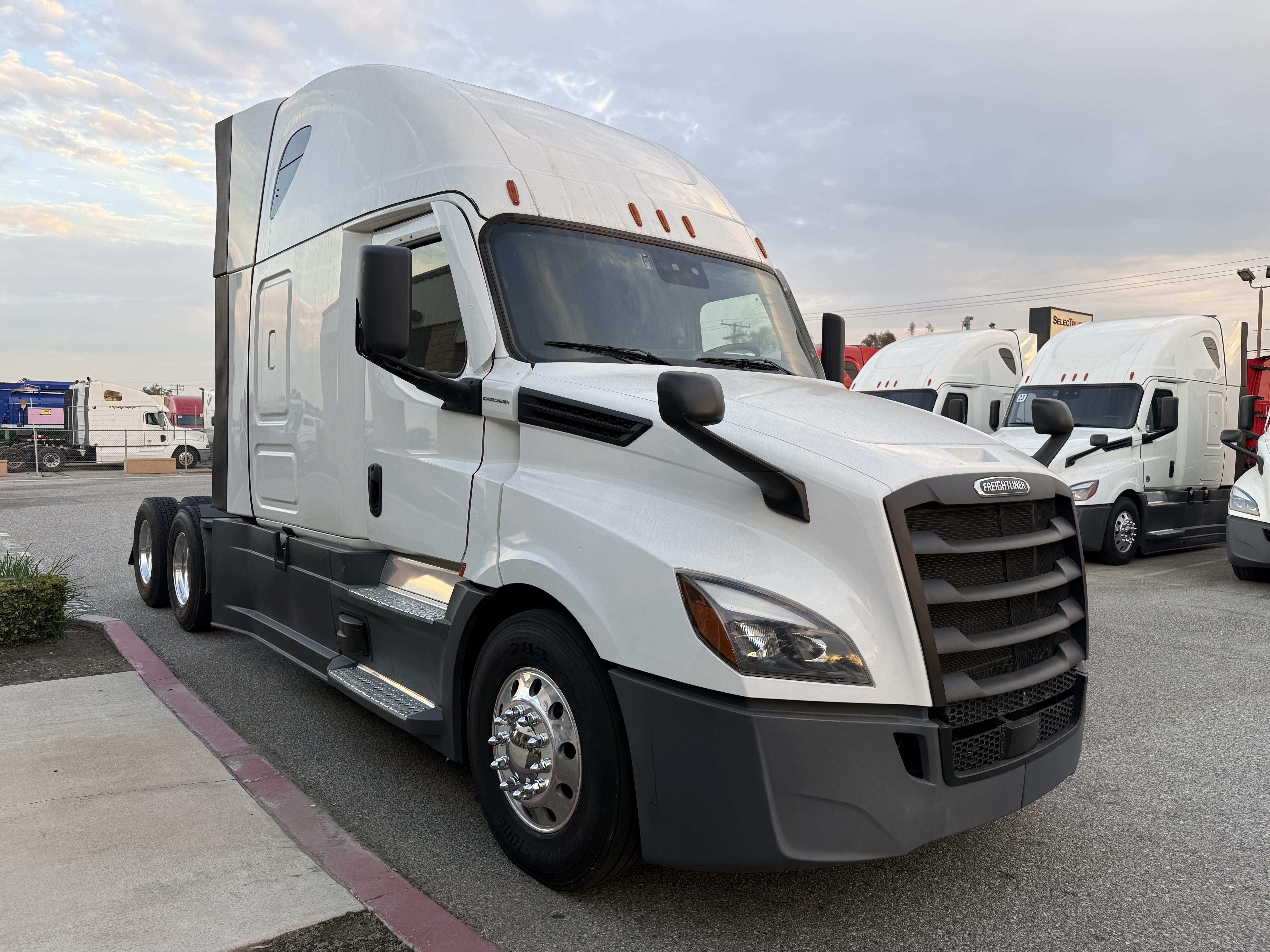2023 FREIGHTLINER CASCADIA 126SLP - image 8