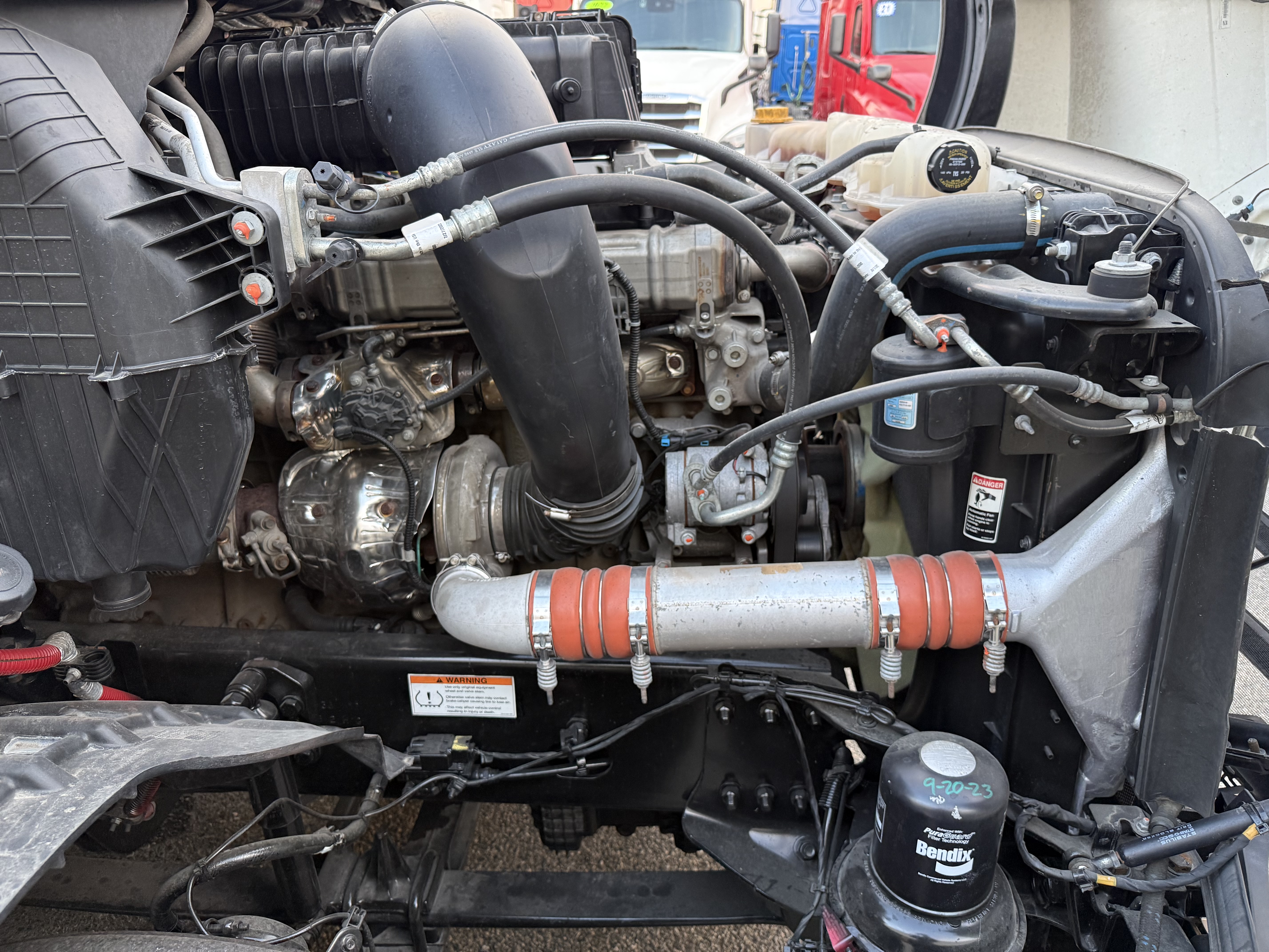 2023 FREIGHTLINER CASCADIA 126SLP - image 9