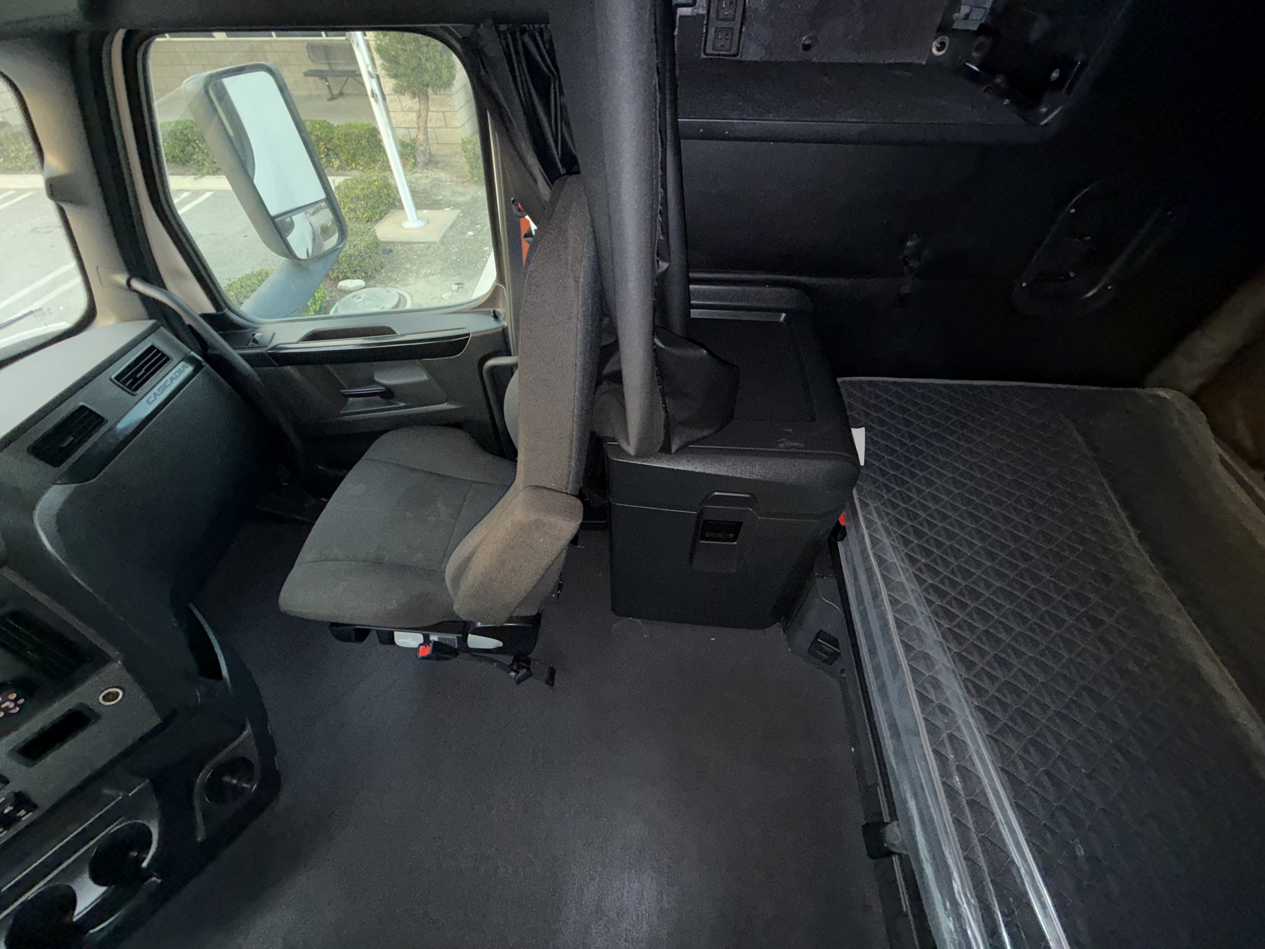 2023 FREIGHTLINER CASCADIA 126SLP - image 17