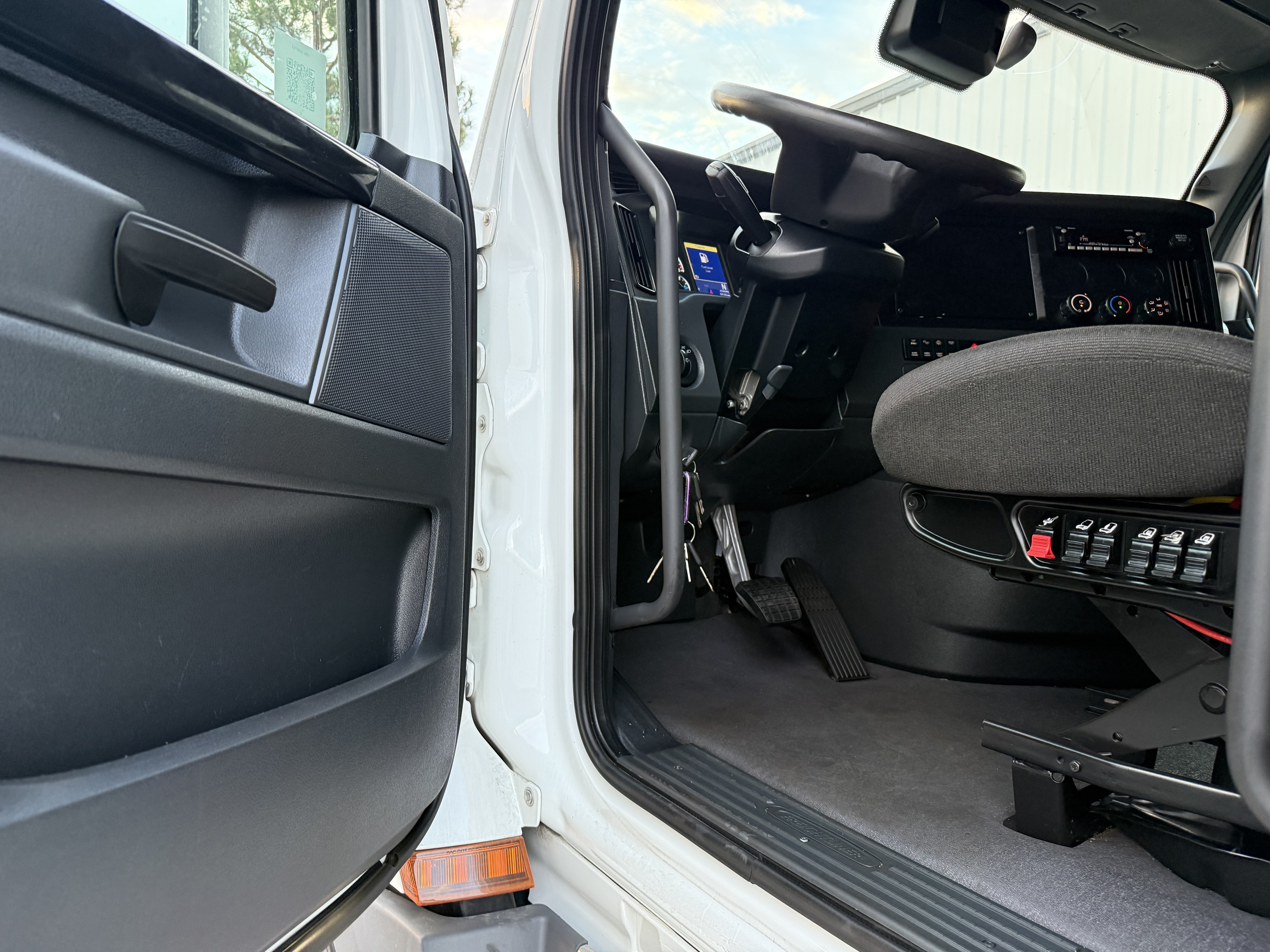 2023 FREIGHTLINER CASCADIA 126SLP - image 18