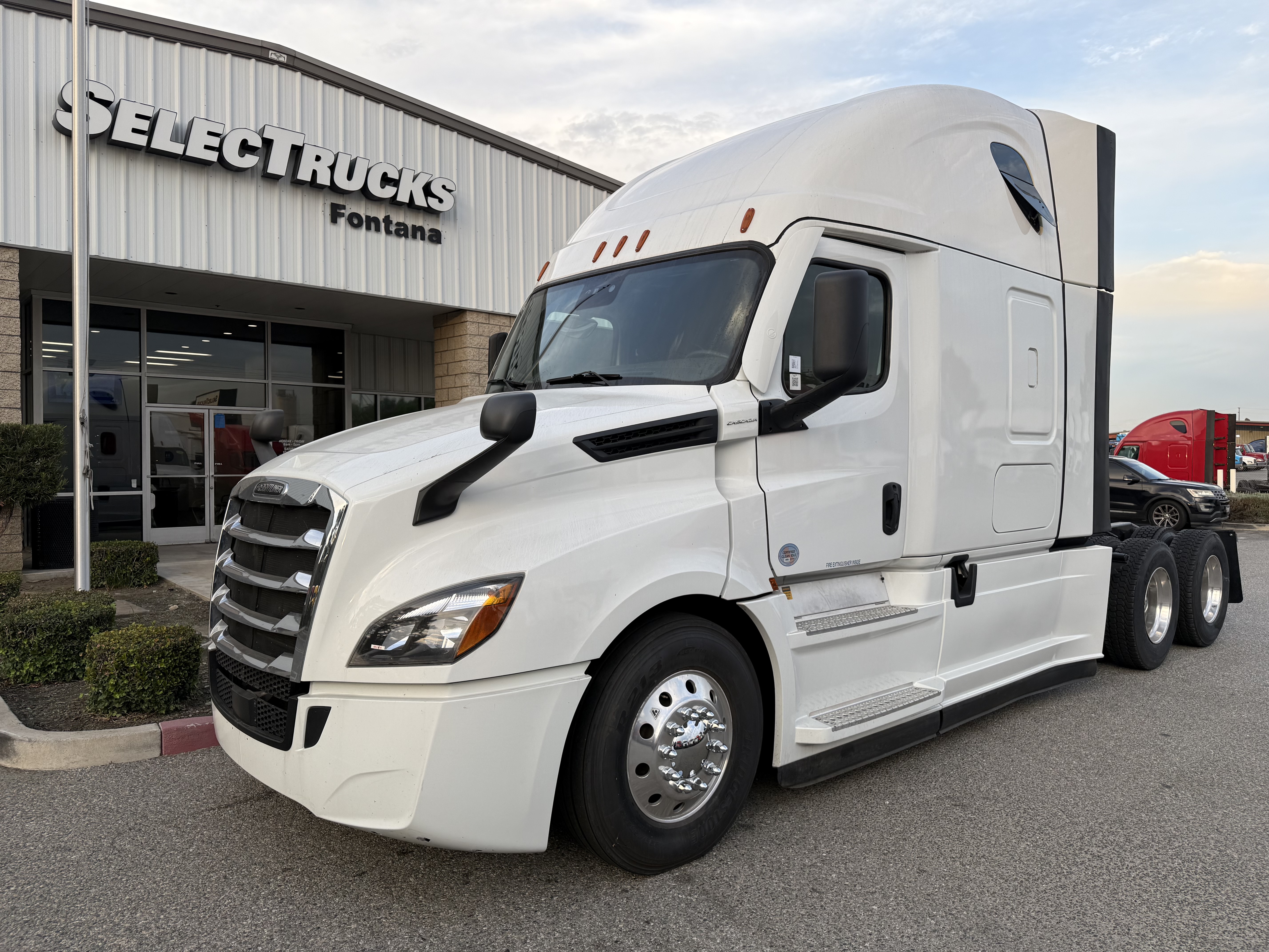 2021 FREIGHTLINER CASCADIA 126SLP - image 1
