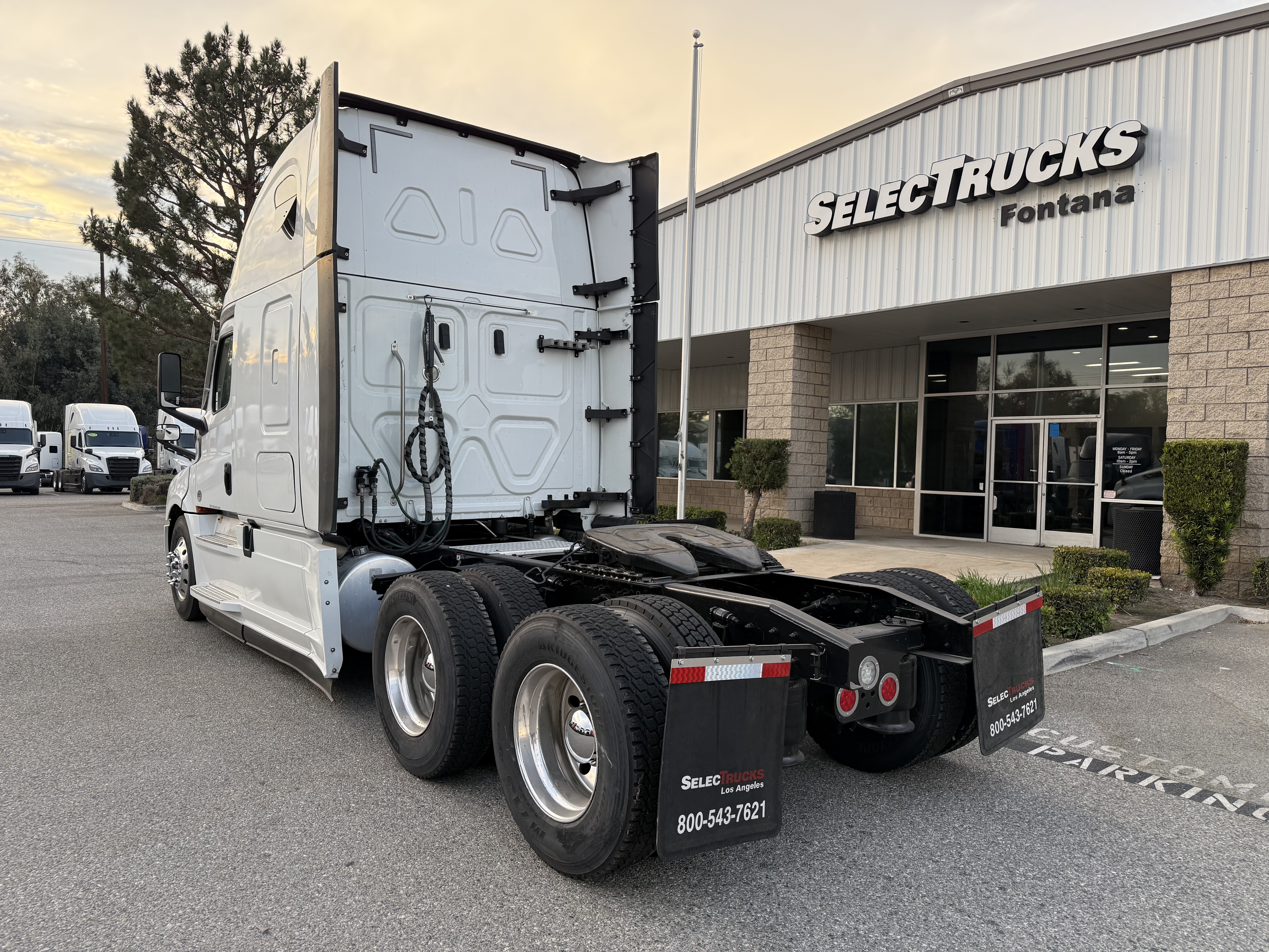 2021 FREIGHTLINER CASCADIA 126SLP - image 4