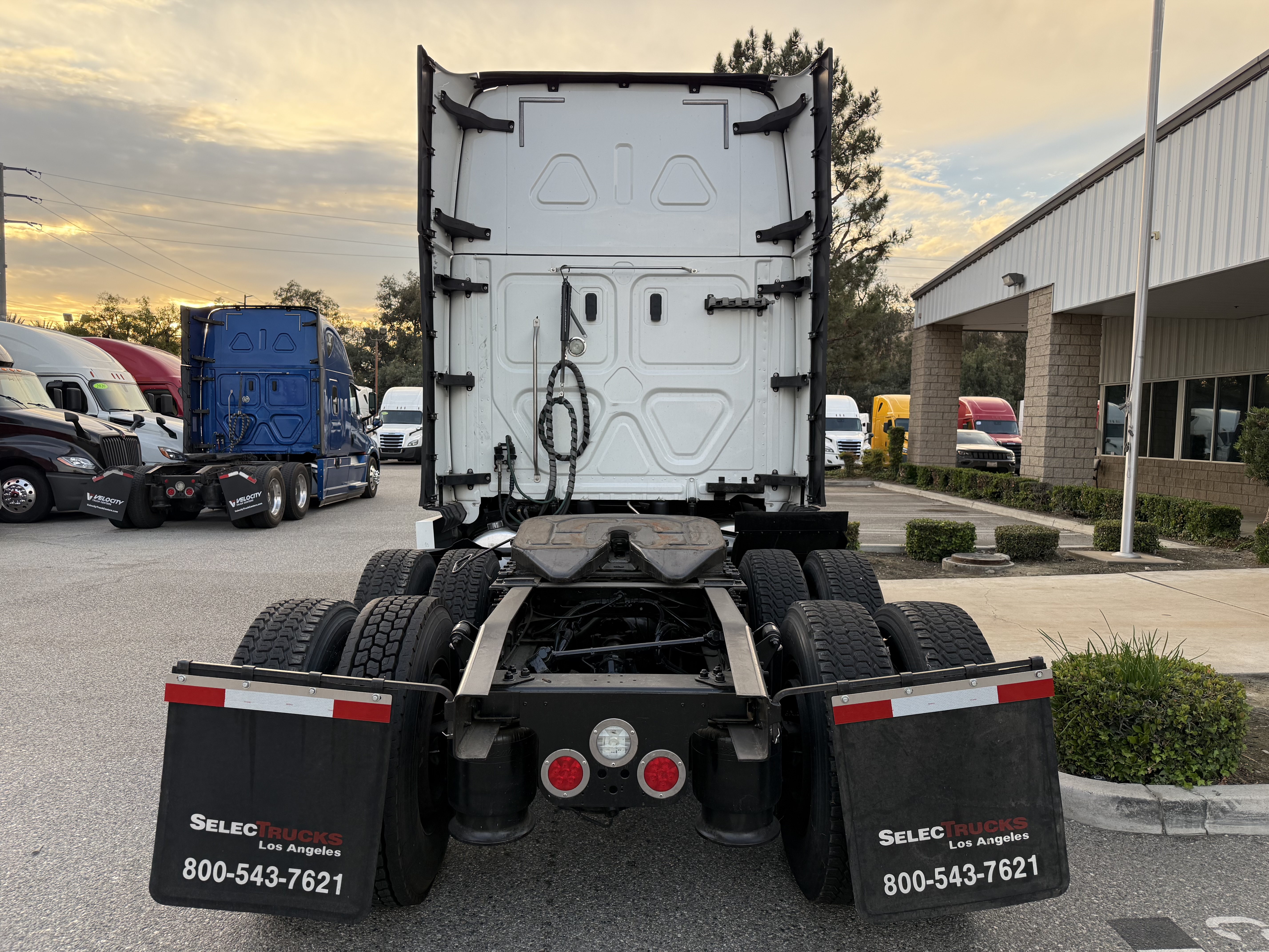2021 FREIGHTLINER CASCADIA 126SLP - image 5