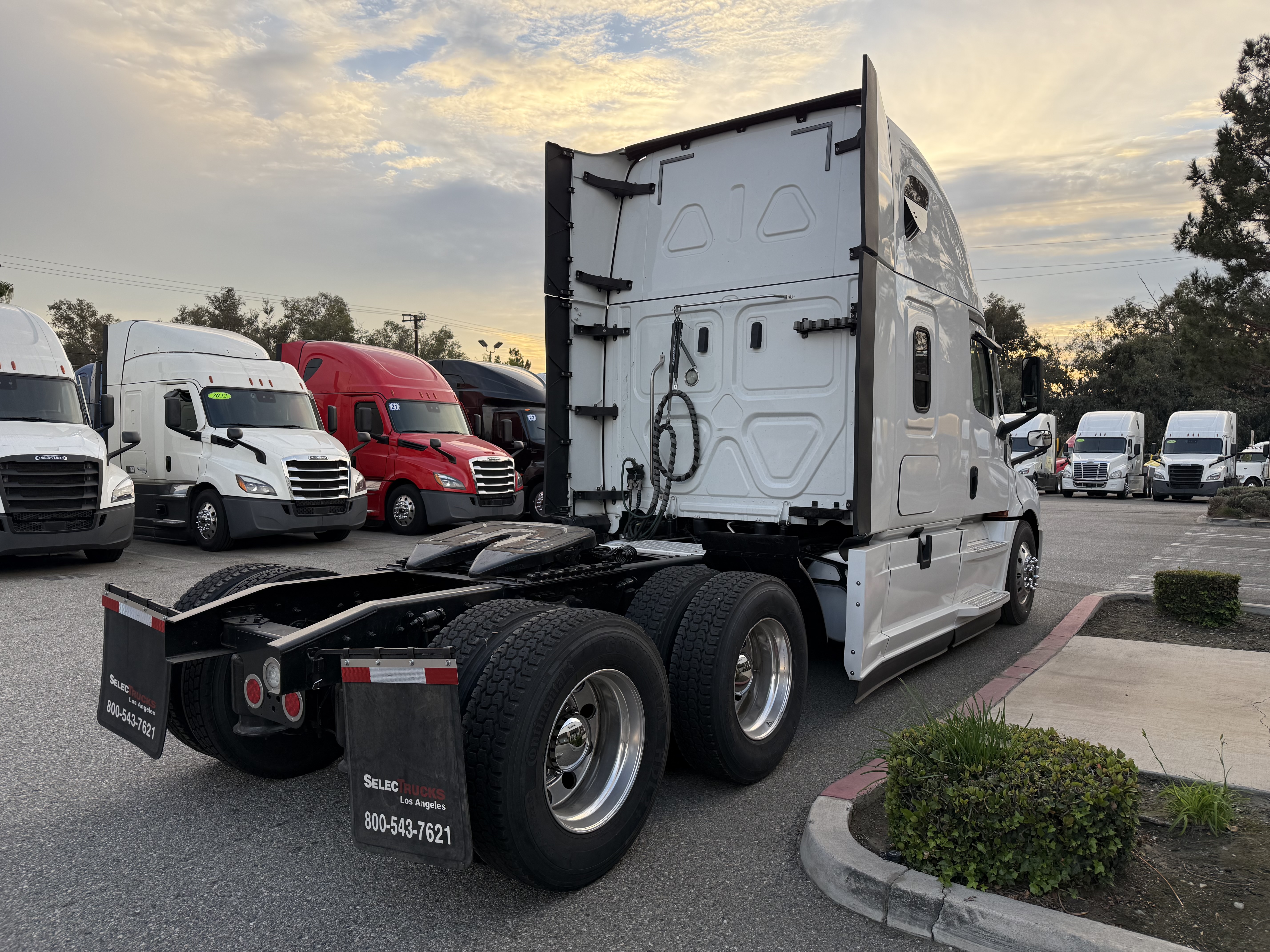 2021 FREIGHTLINER CASCADIA 126SLP - image 6