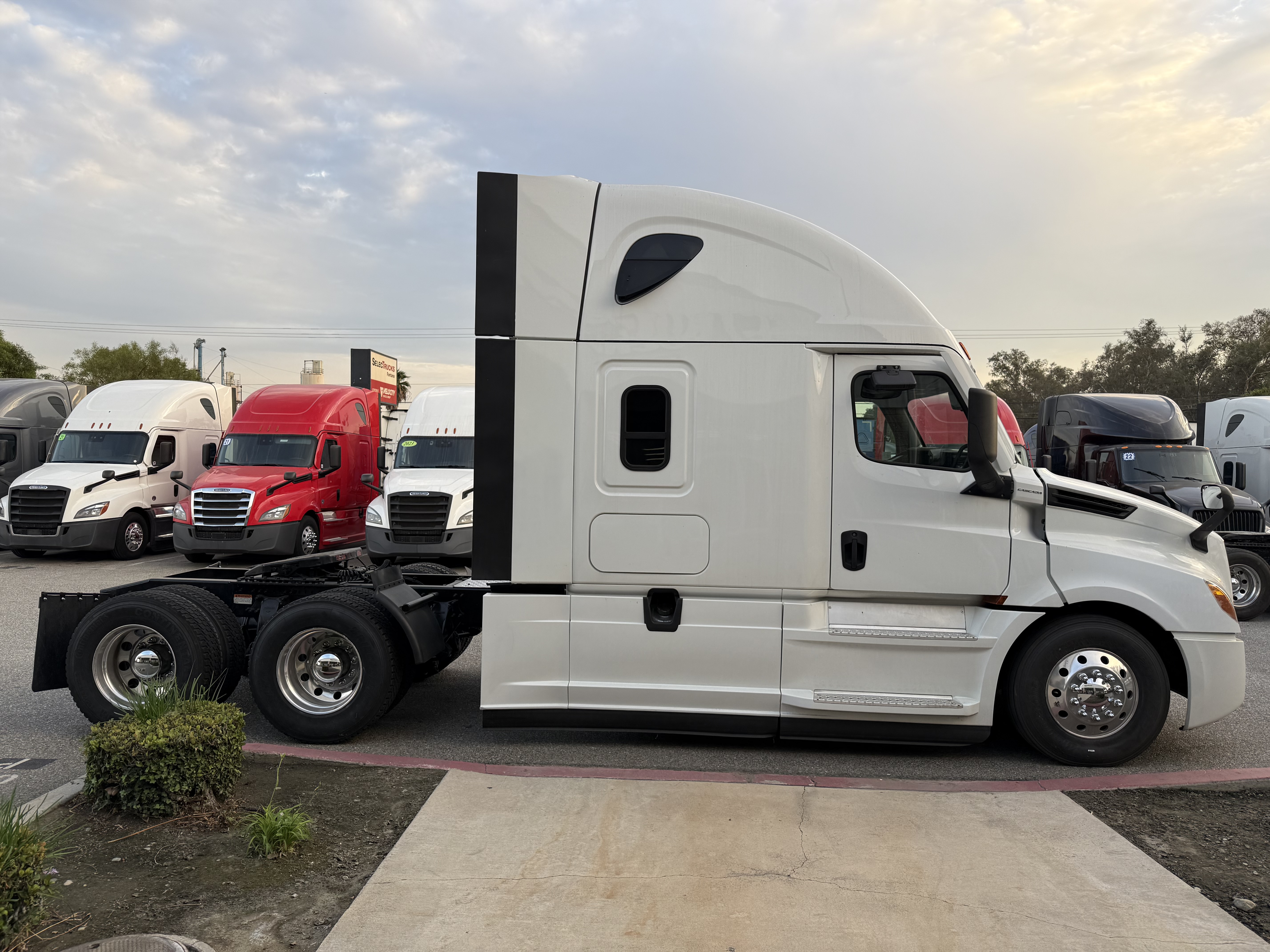2021 FREIGHTLINER CASCADIA 126SLP - image 7