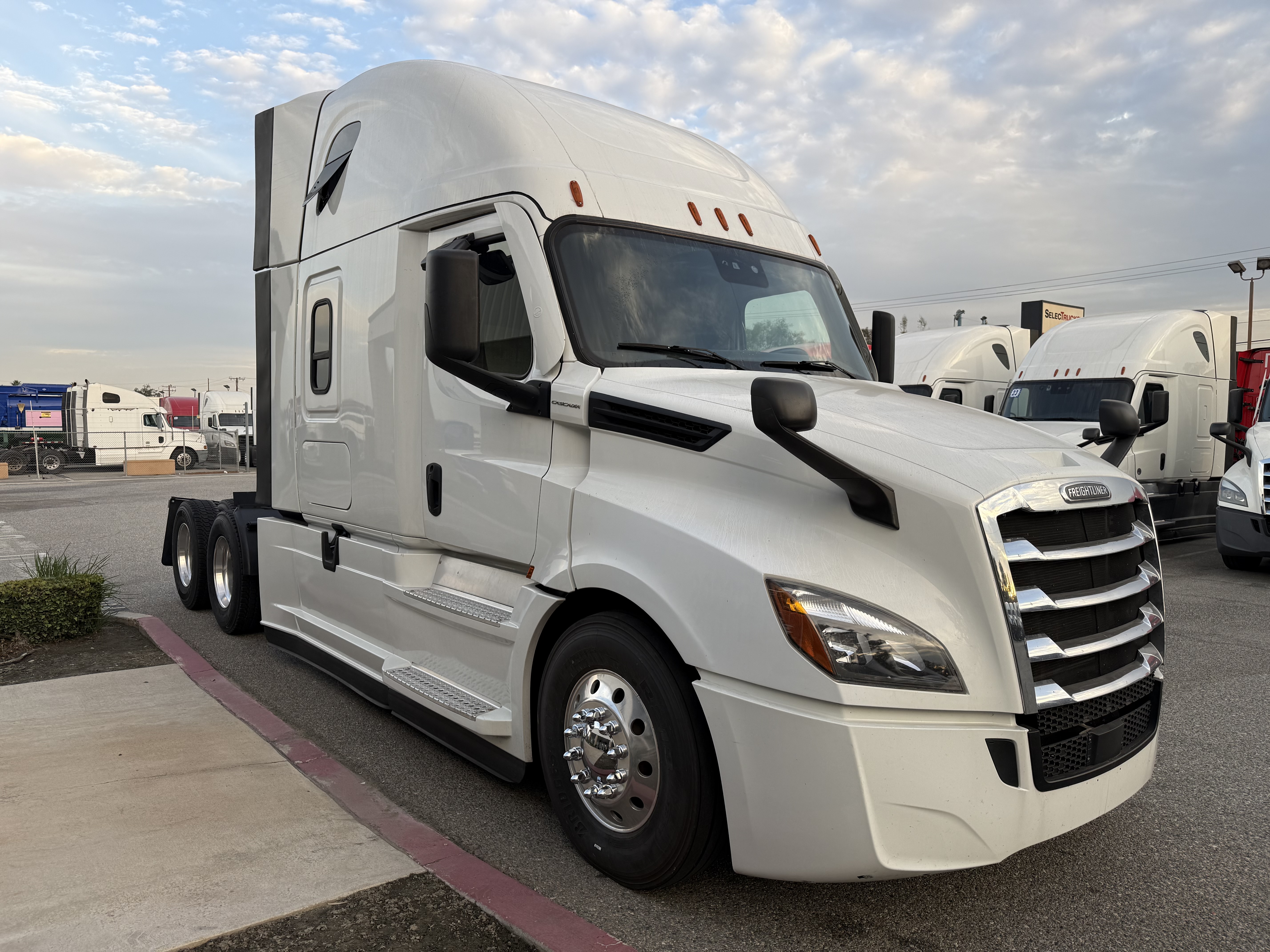 2021 FREIGHTLINER CASCADIA 126SLP - image 8