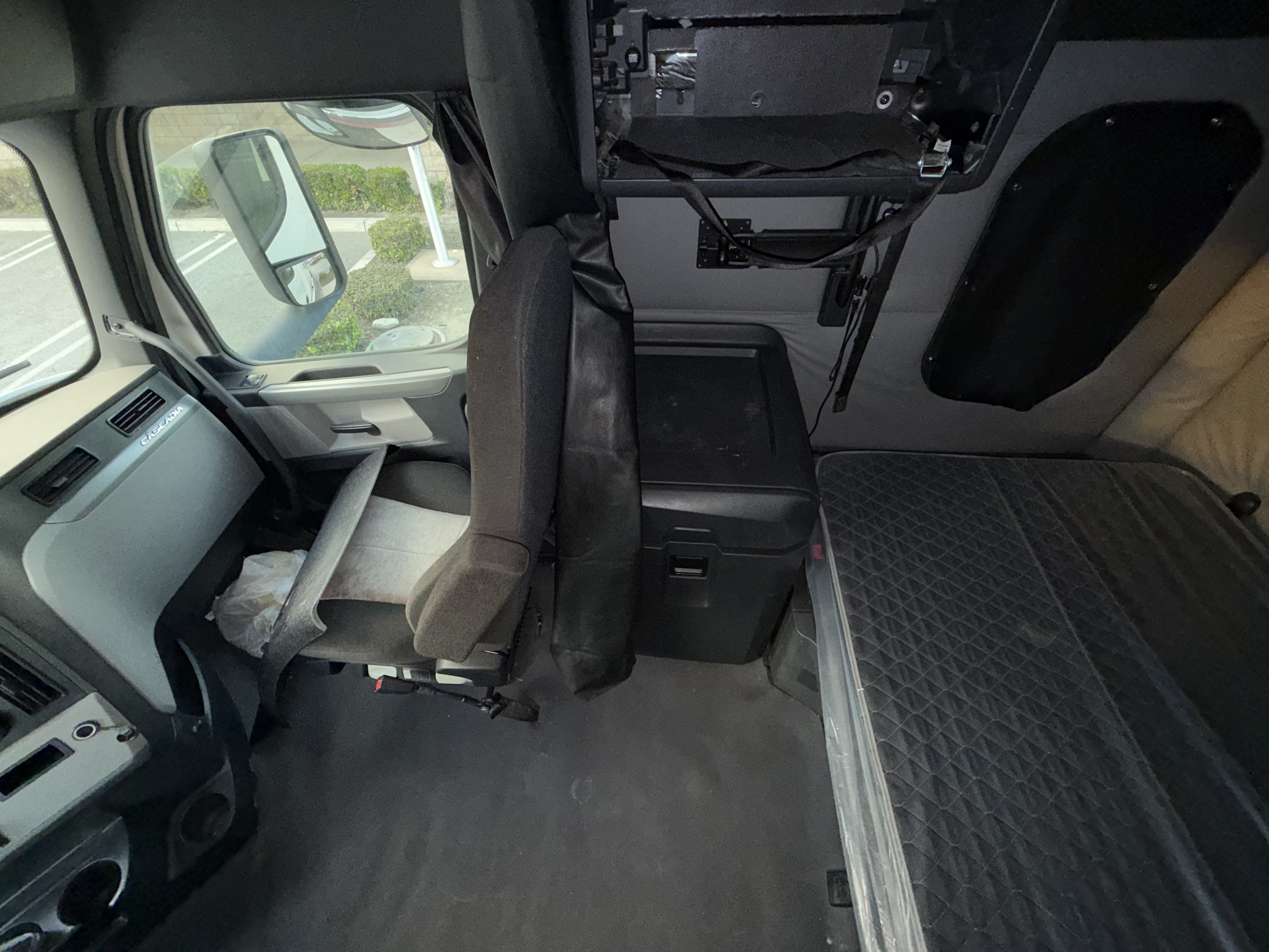 2021 FREIGHTLINER CASCADIA 126SLP - image 17