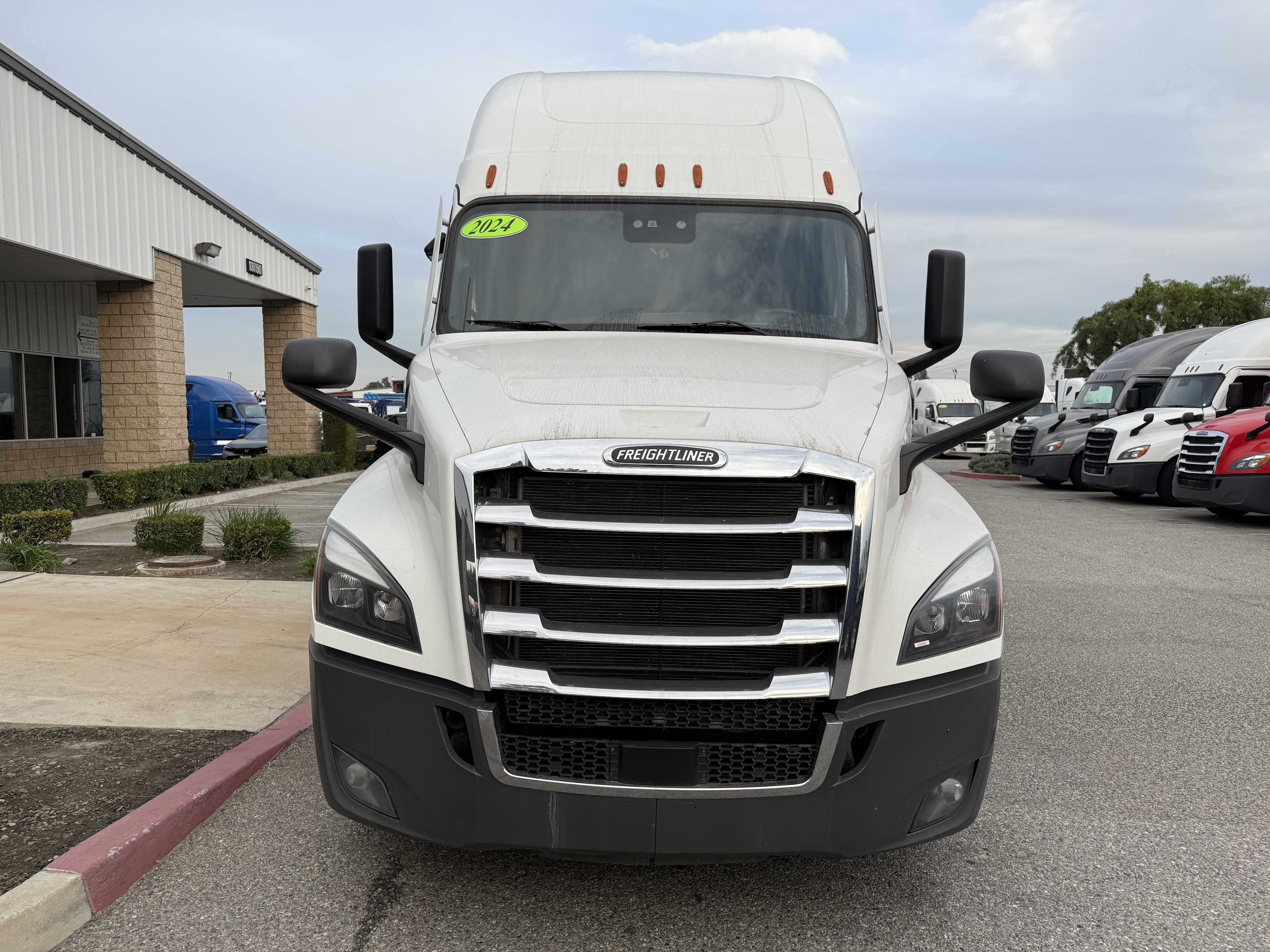 2024 FREIGHTLINER CASCADIA 126SLP - image 2