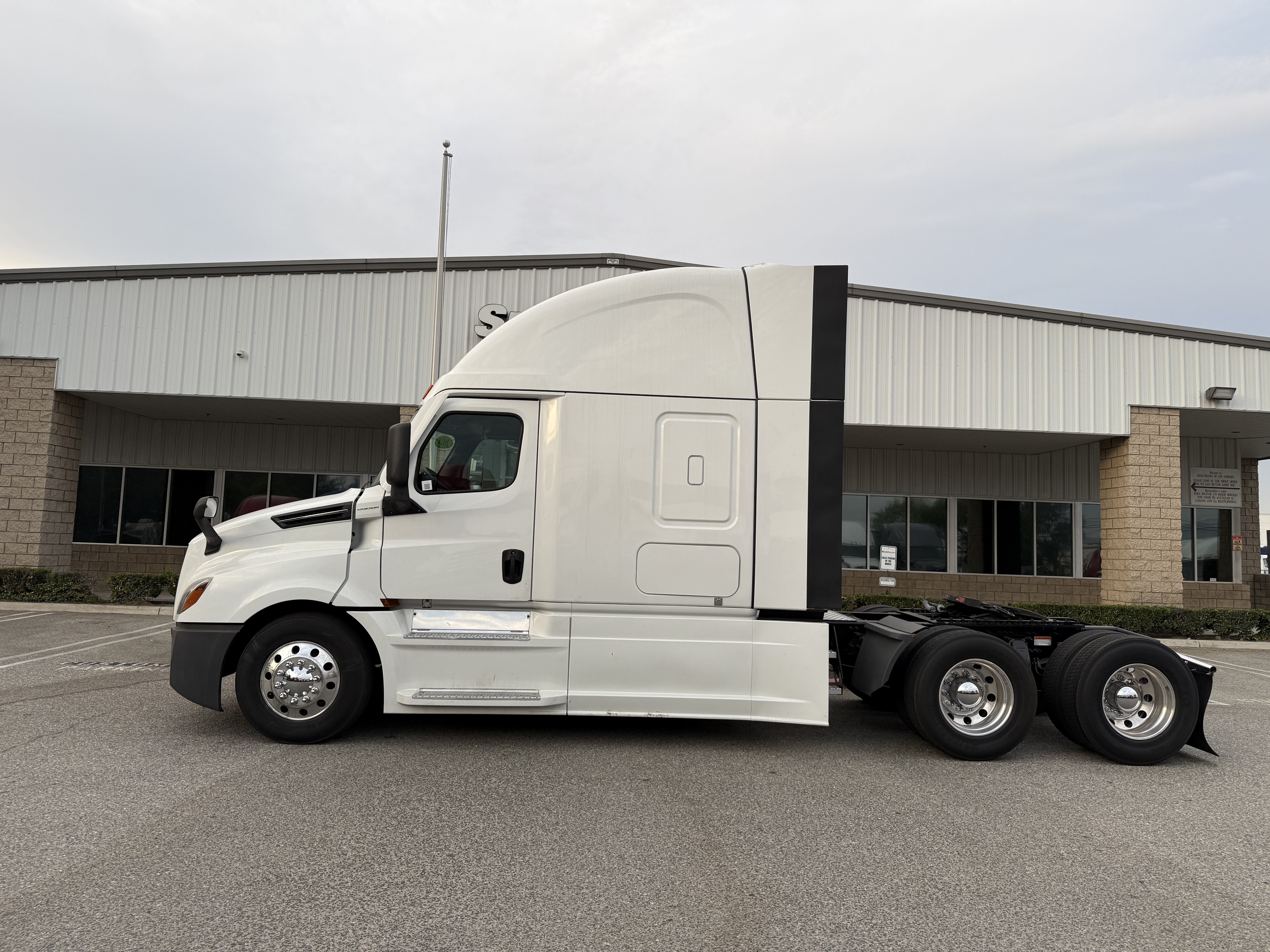 2024 FREIGHTLINER CASCADIA 126SLP - image 3