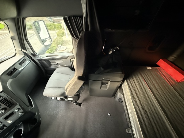 FREIGHTLINER CASCADIA 126SLP 2024