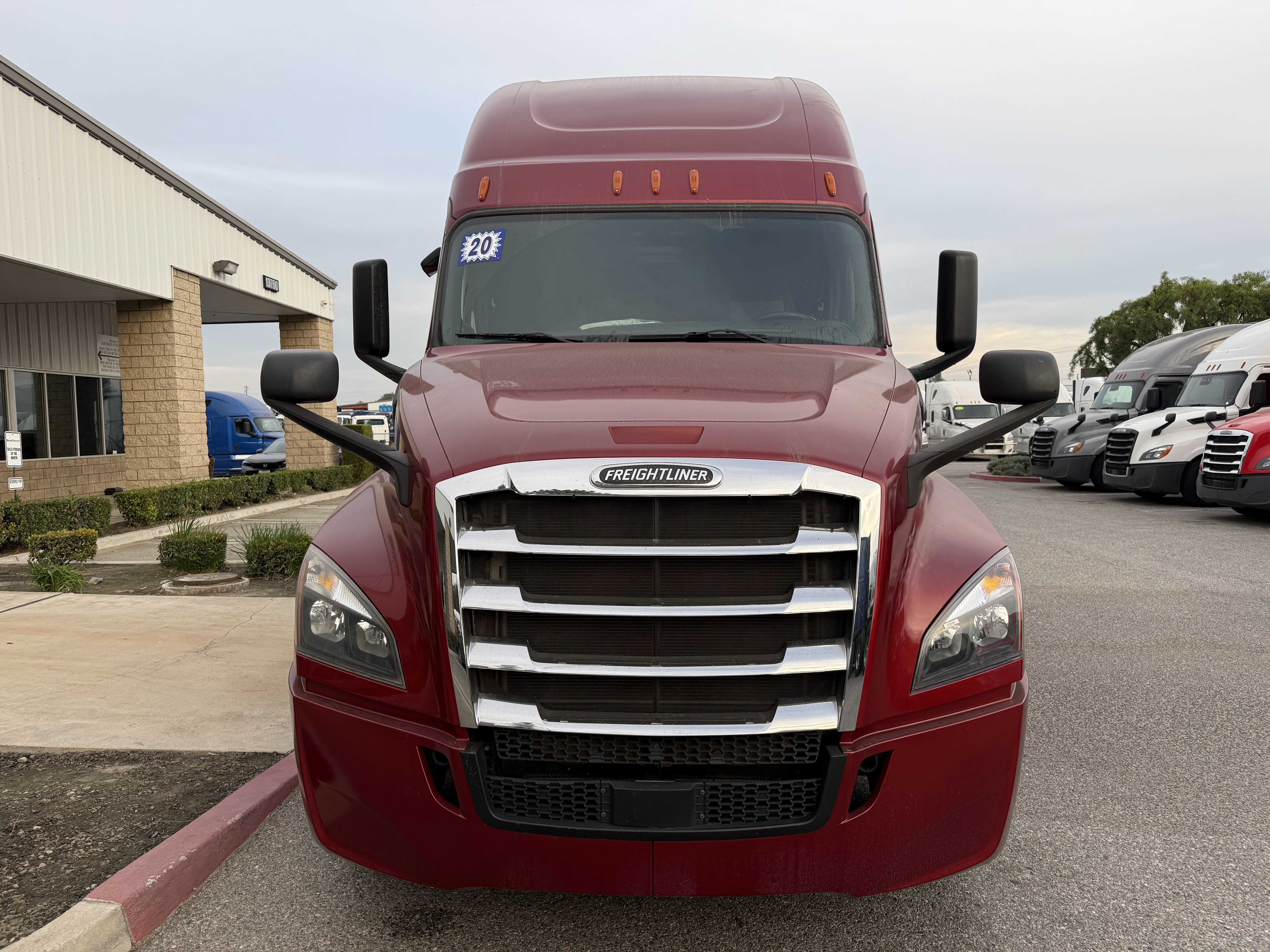 2020 FREIGHTLINER CASCADIA 126SLP - image 2
