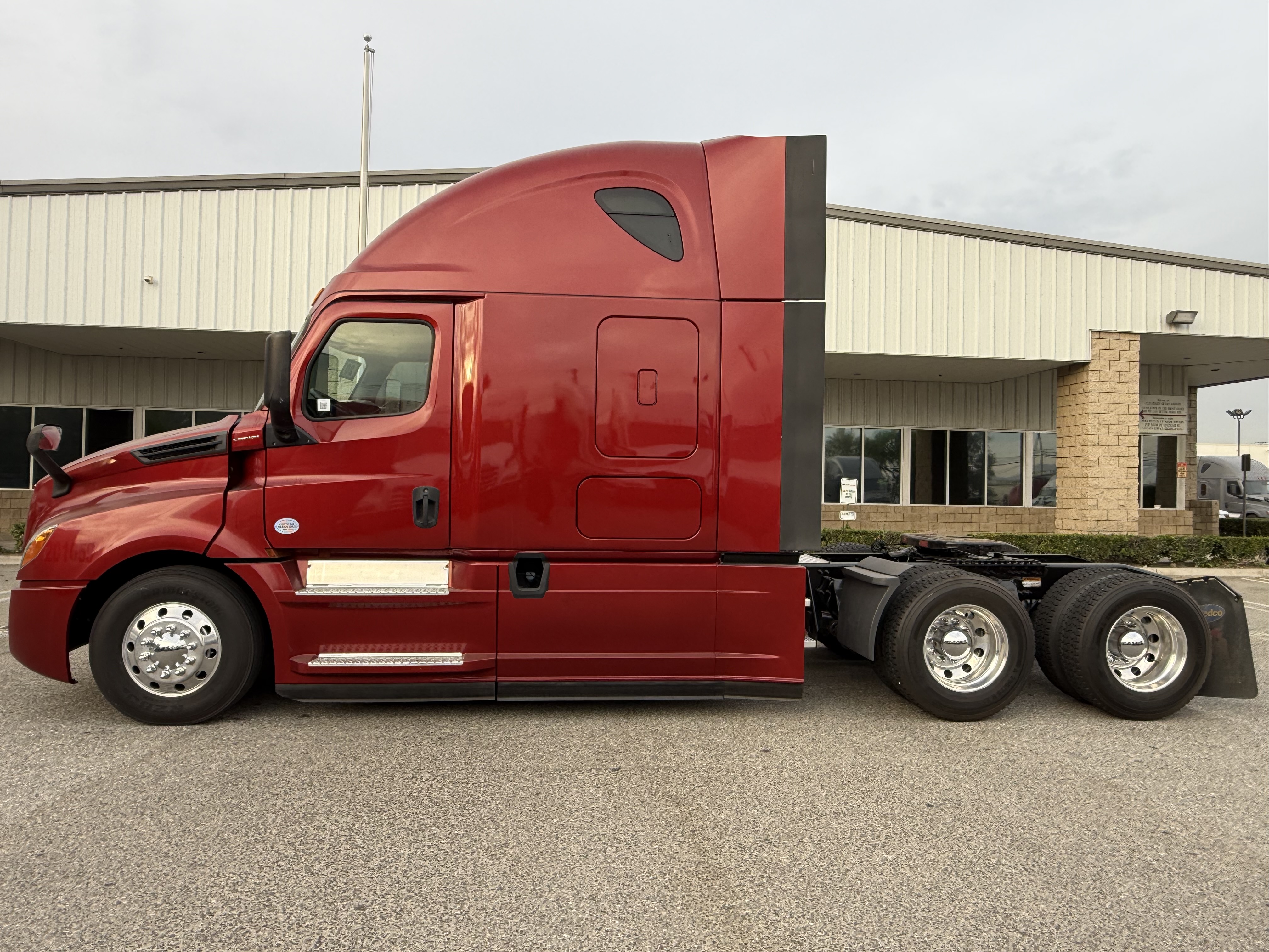 2020 FREIGHTLINER CASCADIA 126SLP - image 3