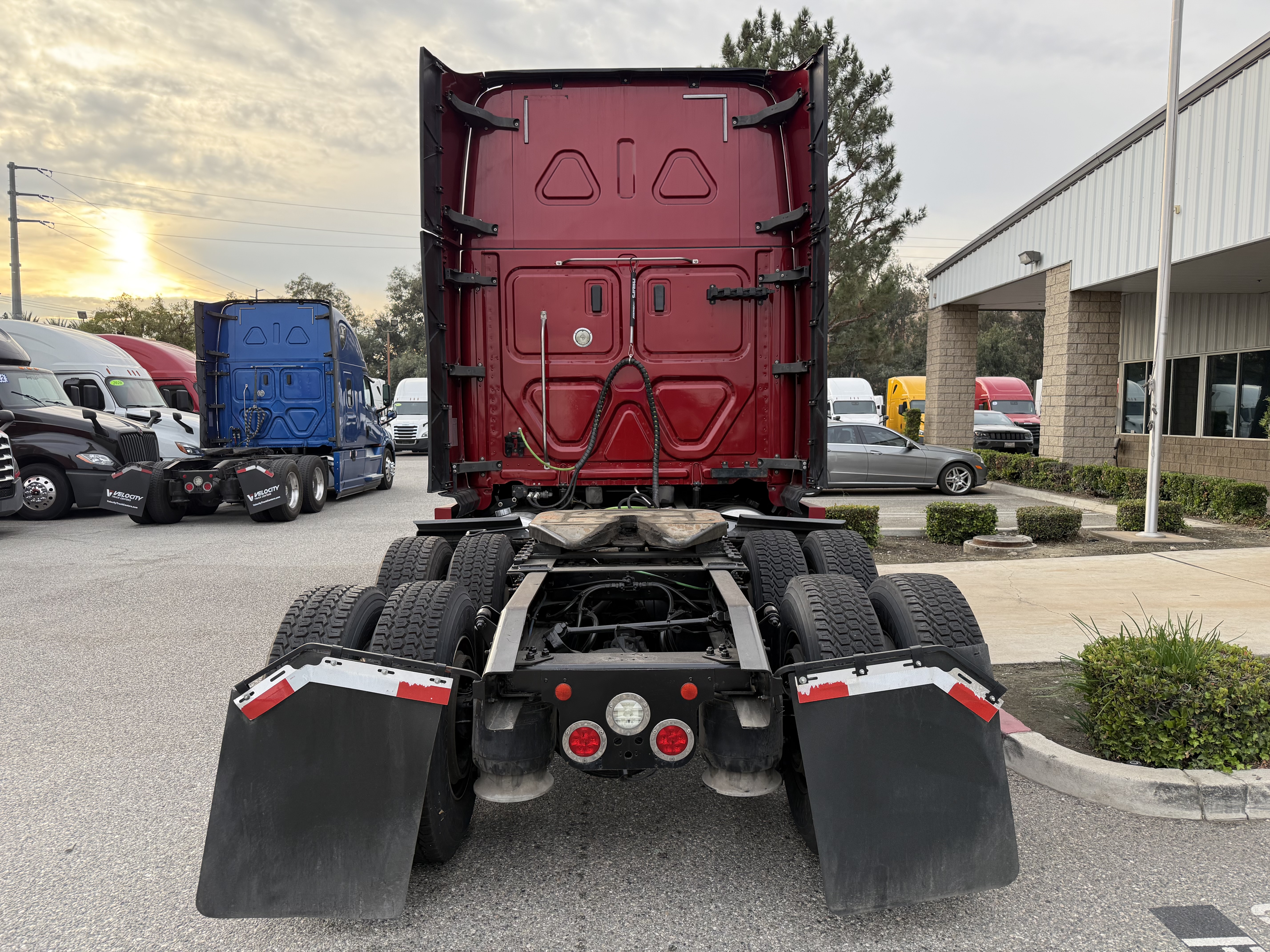 2020 FREIGHTLINER CASCADIA 126SLP - image 5