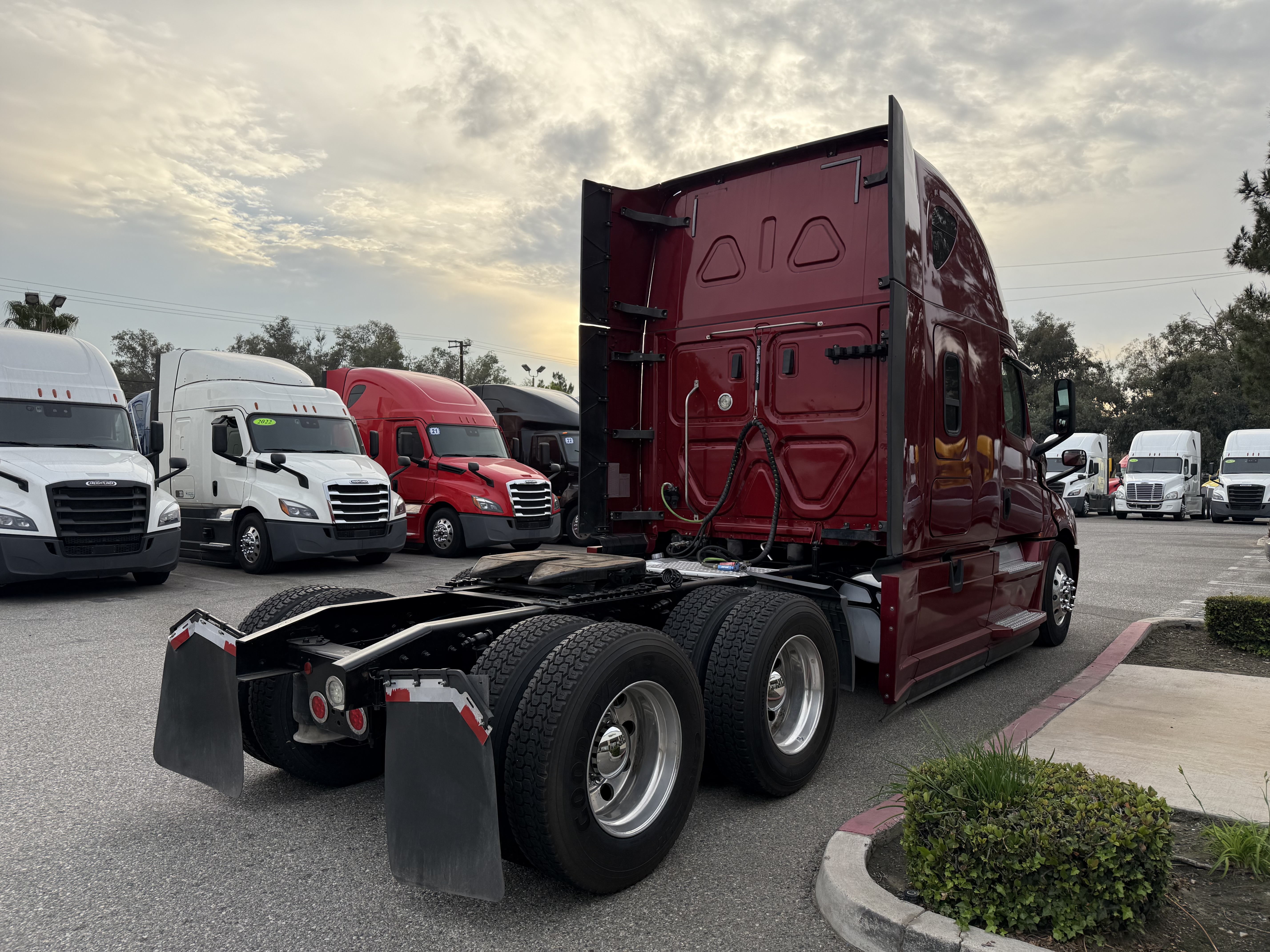 2020 FREIGHTLINER CASCADIA 126SLP - image 6
