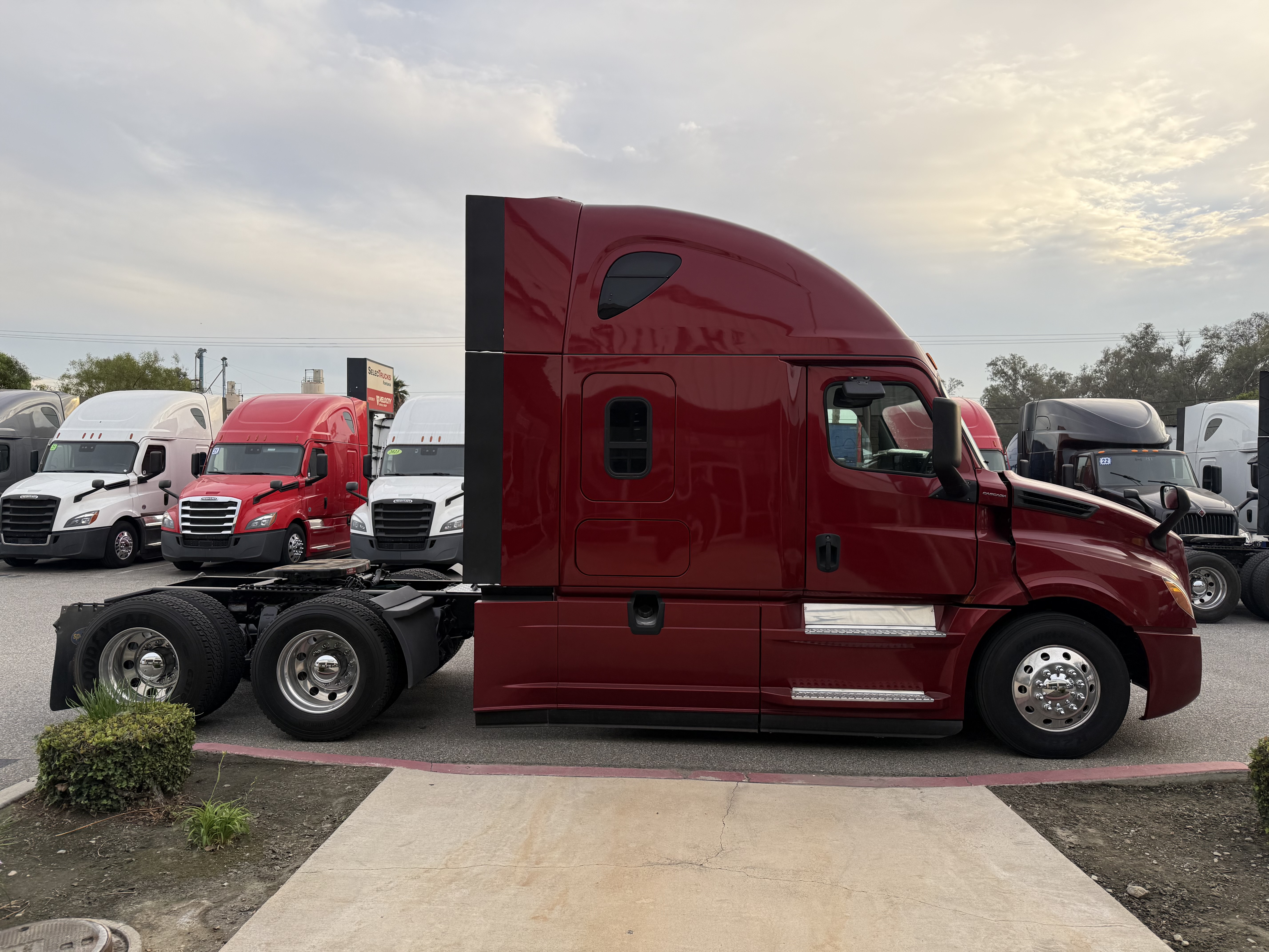 2020 FREIGHTLINER CASCADIA 126SLP - image 7