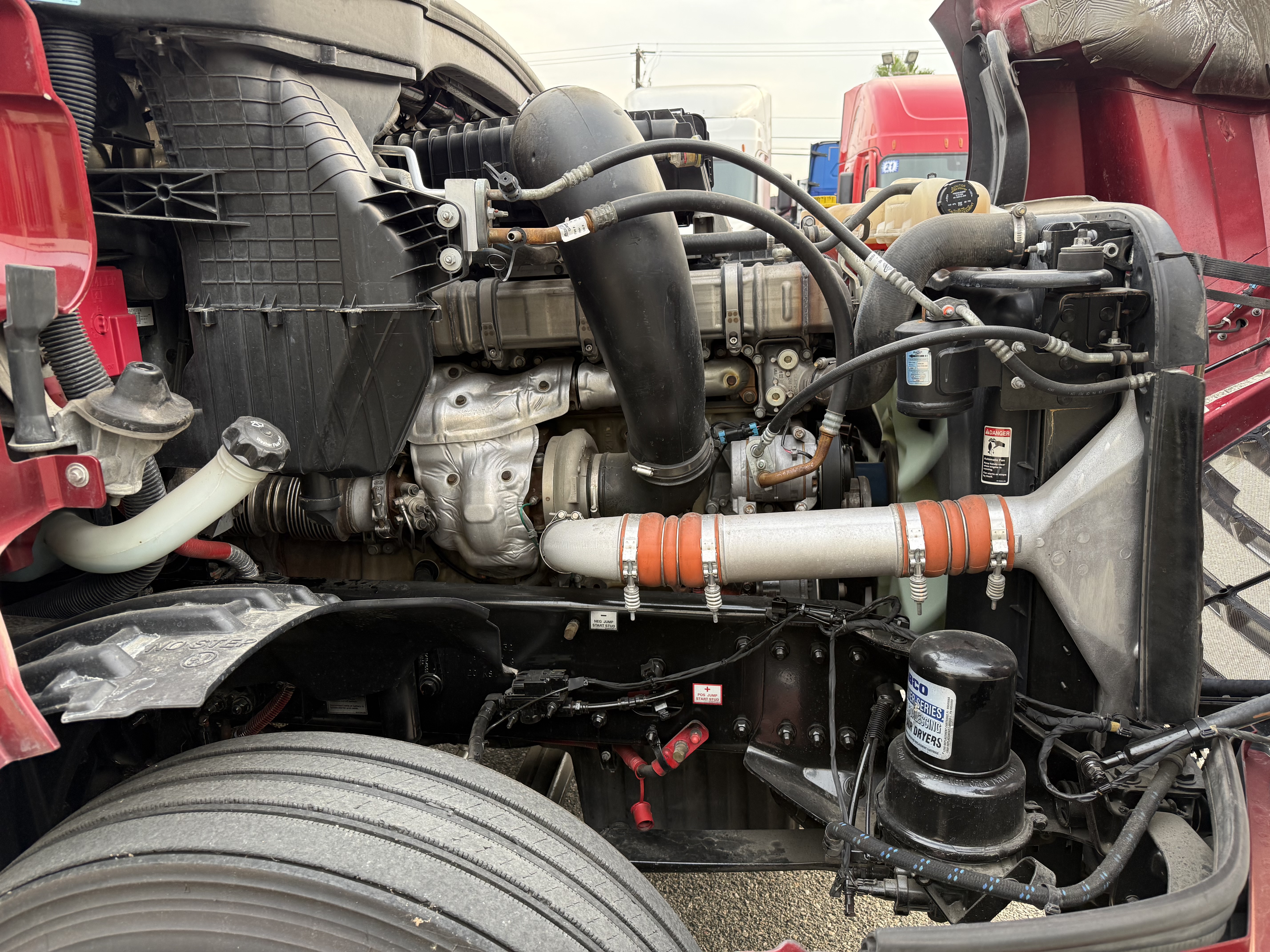 2020 FREIGHTLINER CASCADIA 126SLP - image 9