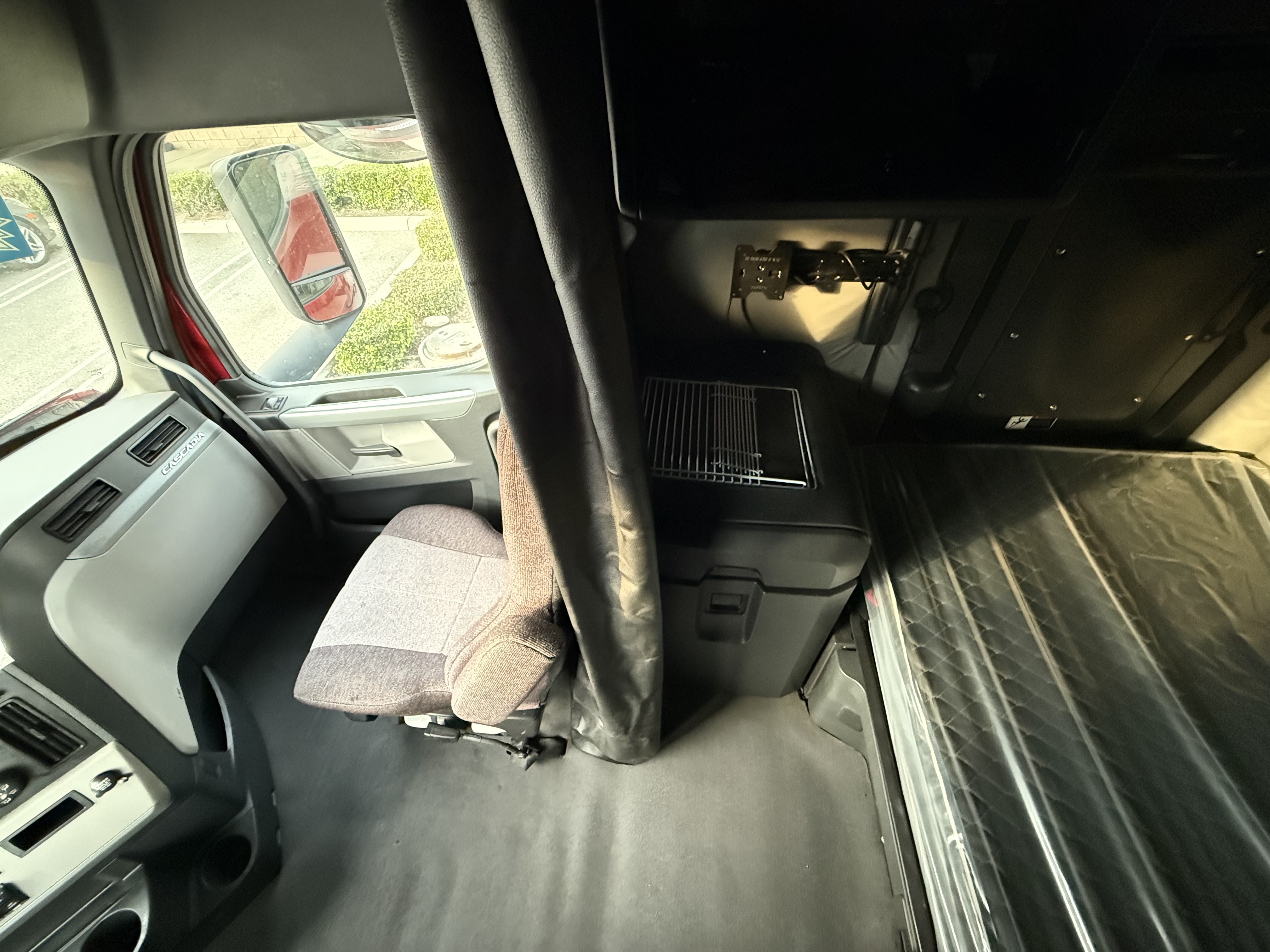 2020 FREIGHTLINER CASCADIA 126SLP - image 17