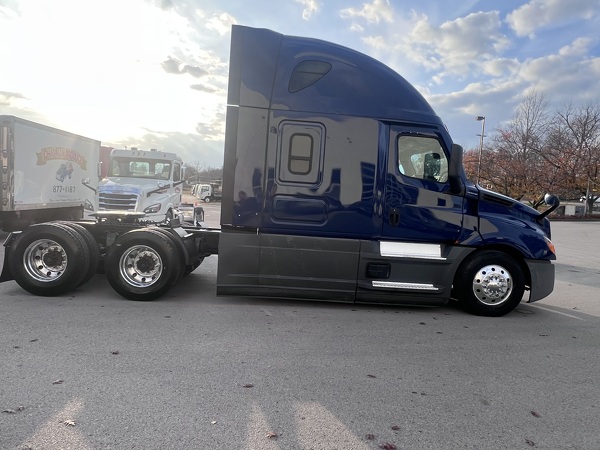 FREIGHTLINER CASCADIA 126SLP 2021