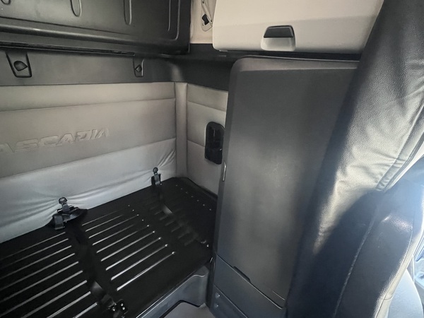 FREIGHTLINER CASCADIA 126SLP 2021