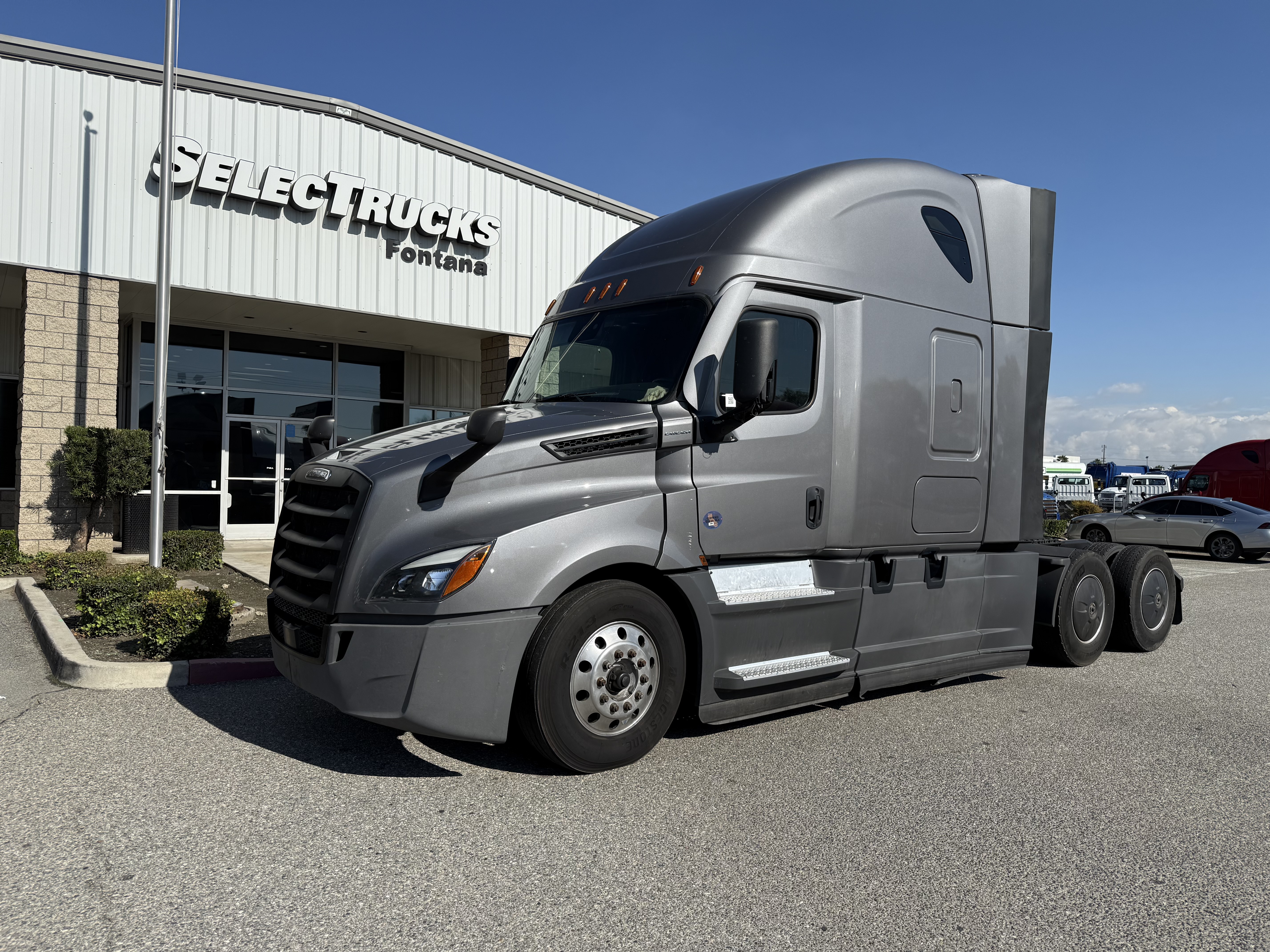 2021 FREIGHTLINER CASCADIA 126SLP - image 1