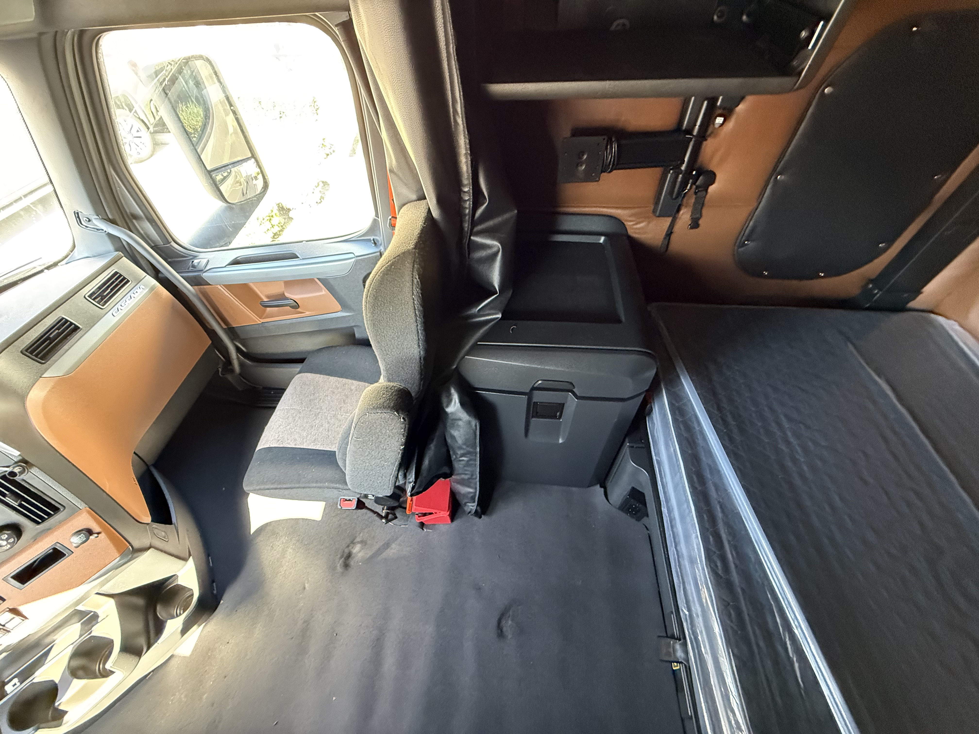 2021 FREIGHTLINER CASCADIA 126SLP - image 16