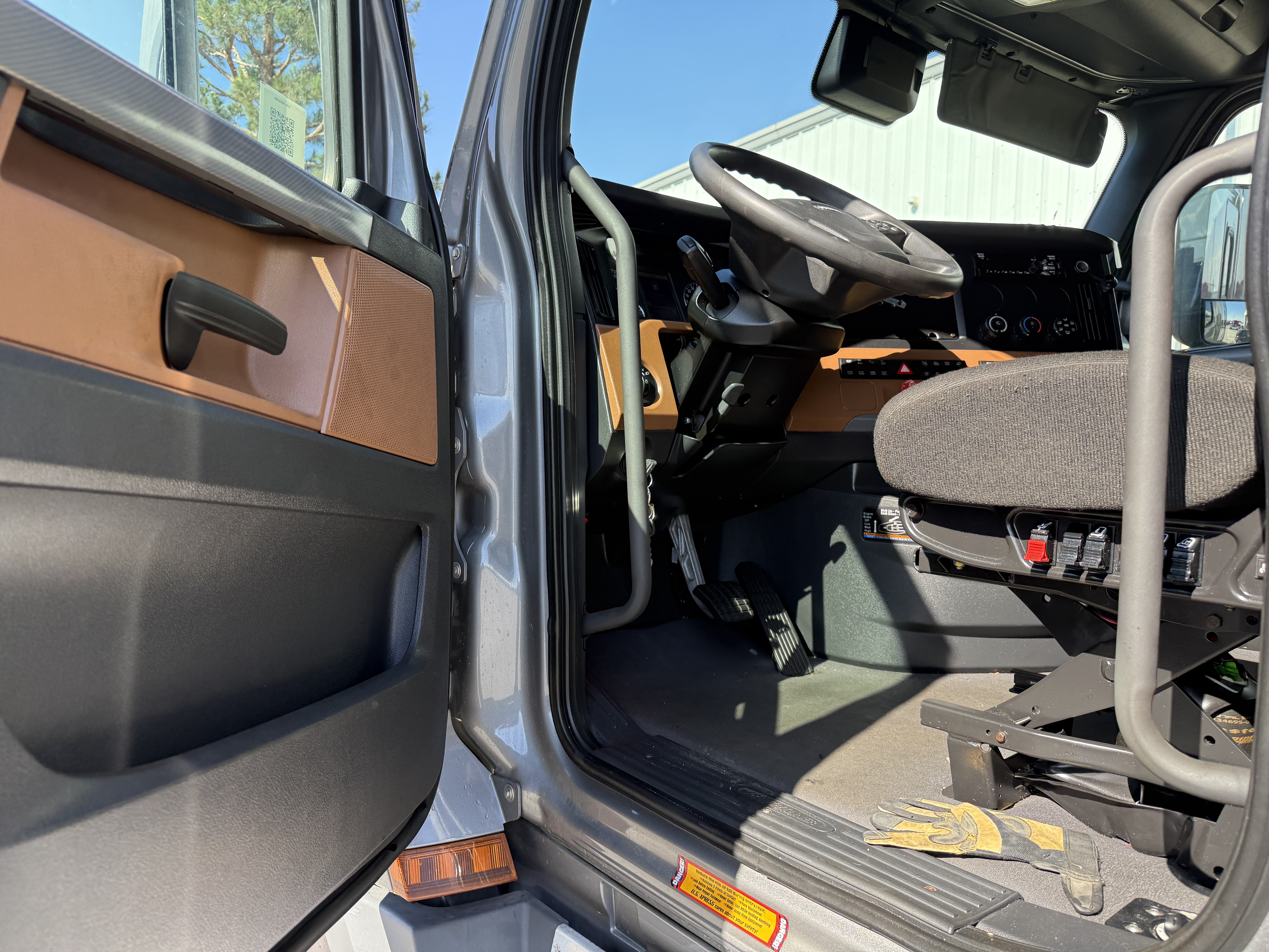 2021 FREIGHTLINER CASCADIA 126SLP - image 17