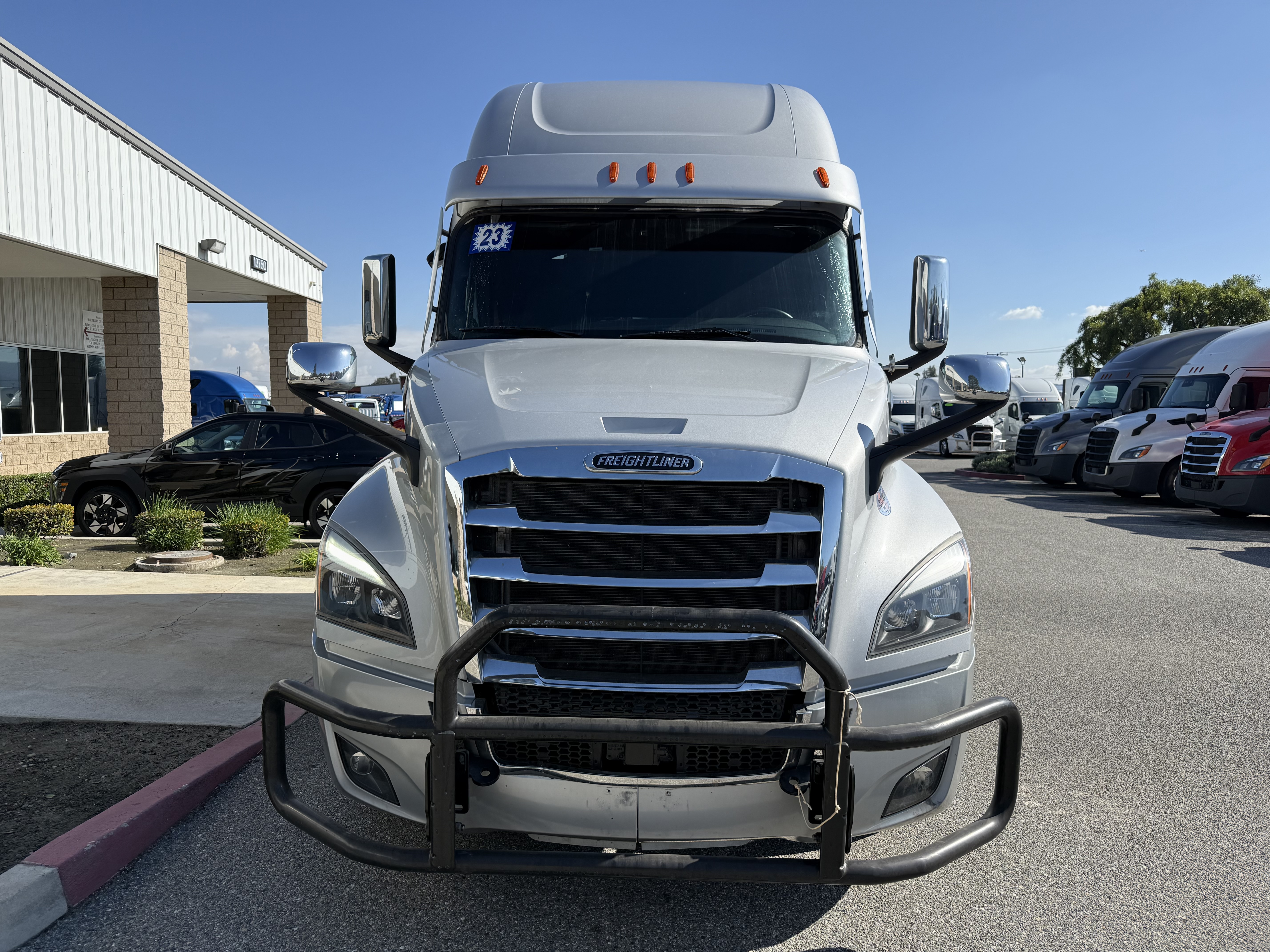 2023 FREIGHTLINER CASCADIA 126SLP - image 1