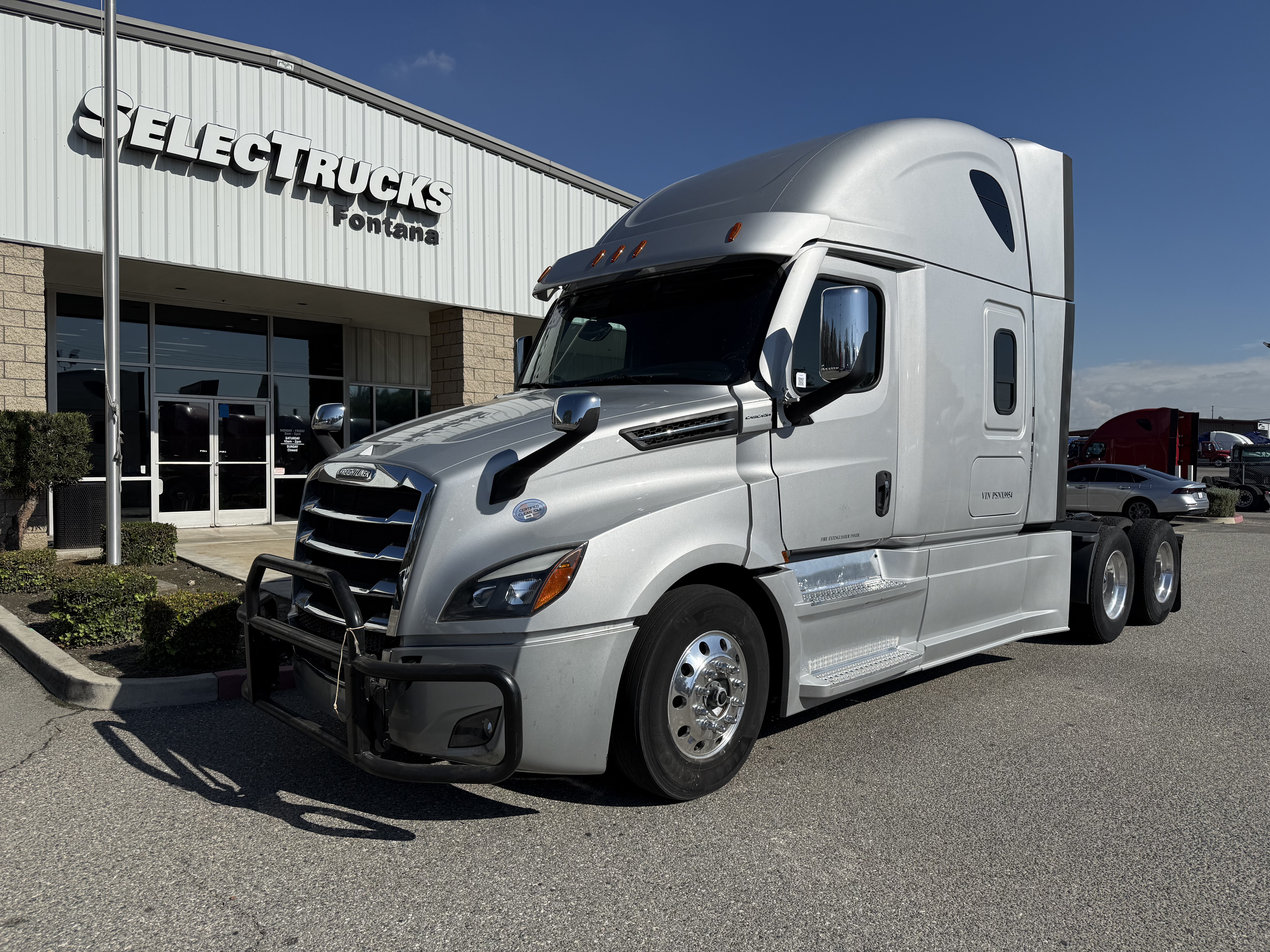 2023 FREIGHTLINER CASCADIA 126SLP - image 2
