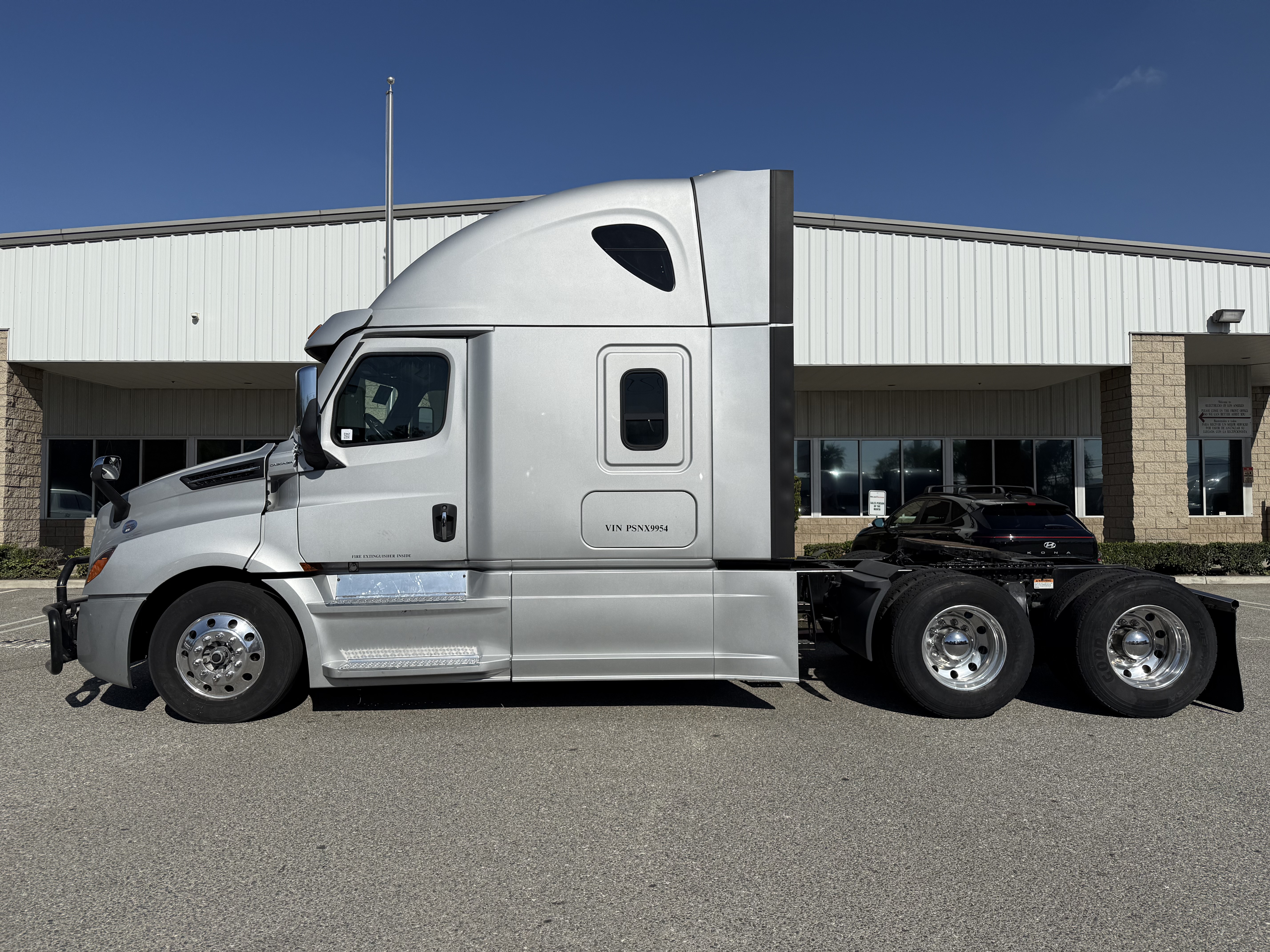 2023 FREIGHTLINER CASCADIA 126SLP - image 3
