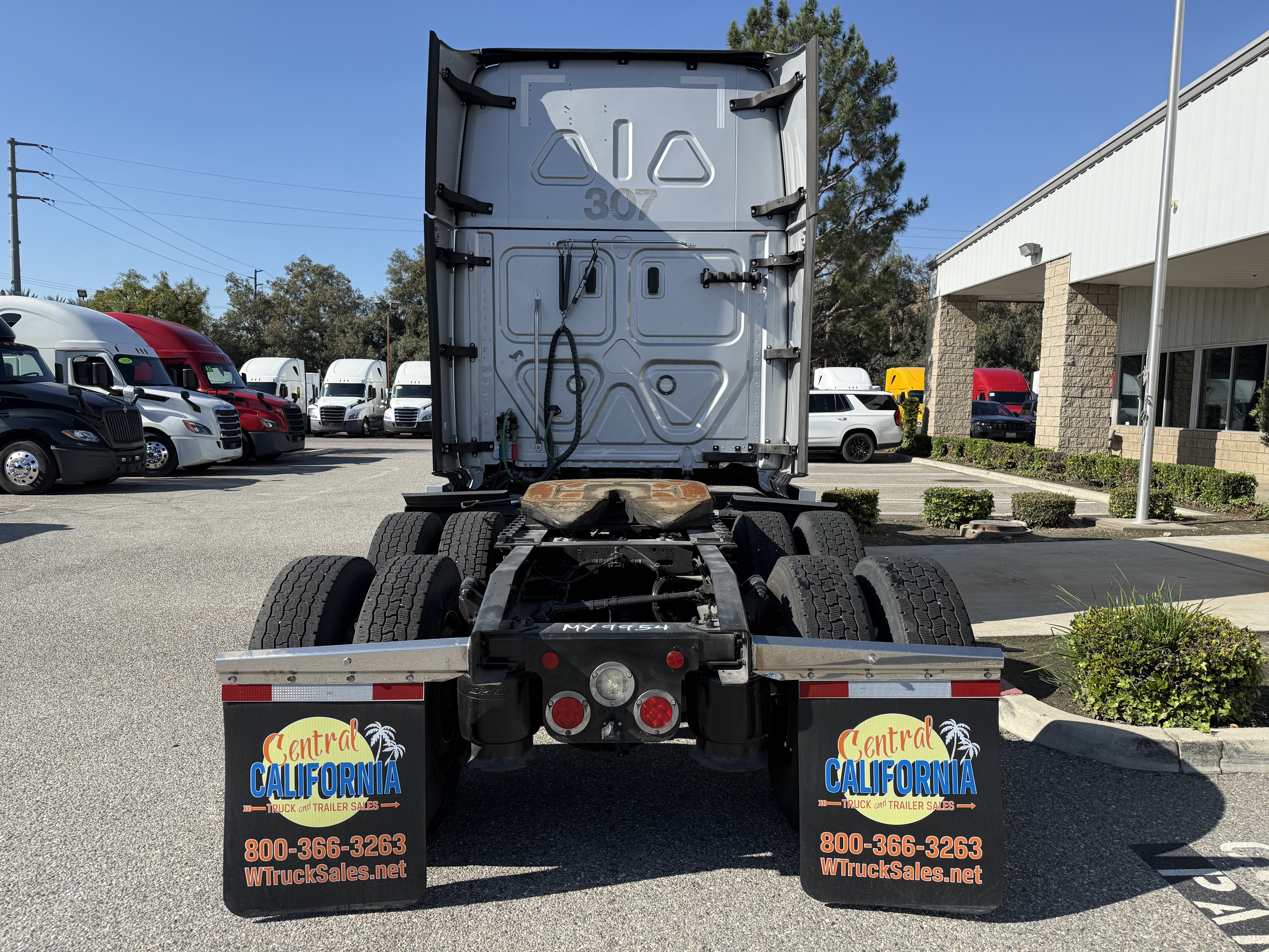 2023 FREIGHTLINER CASCADIA 126SLP - image 5