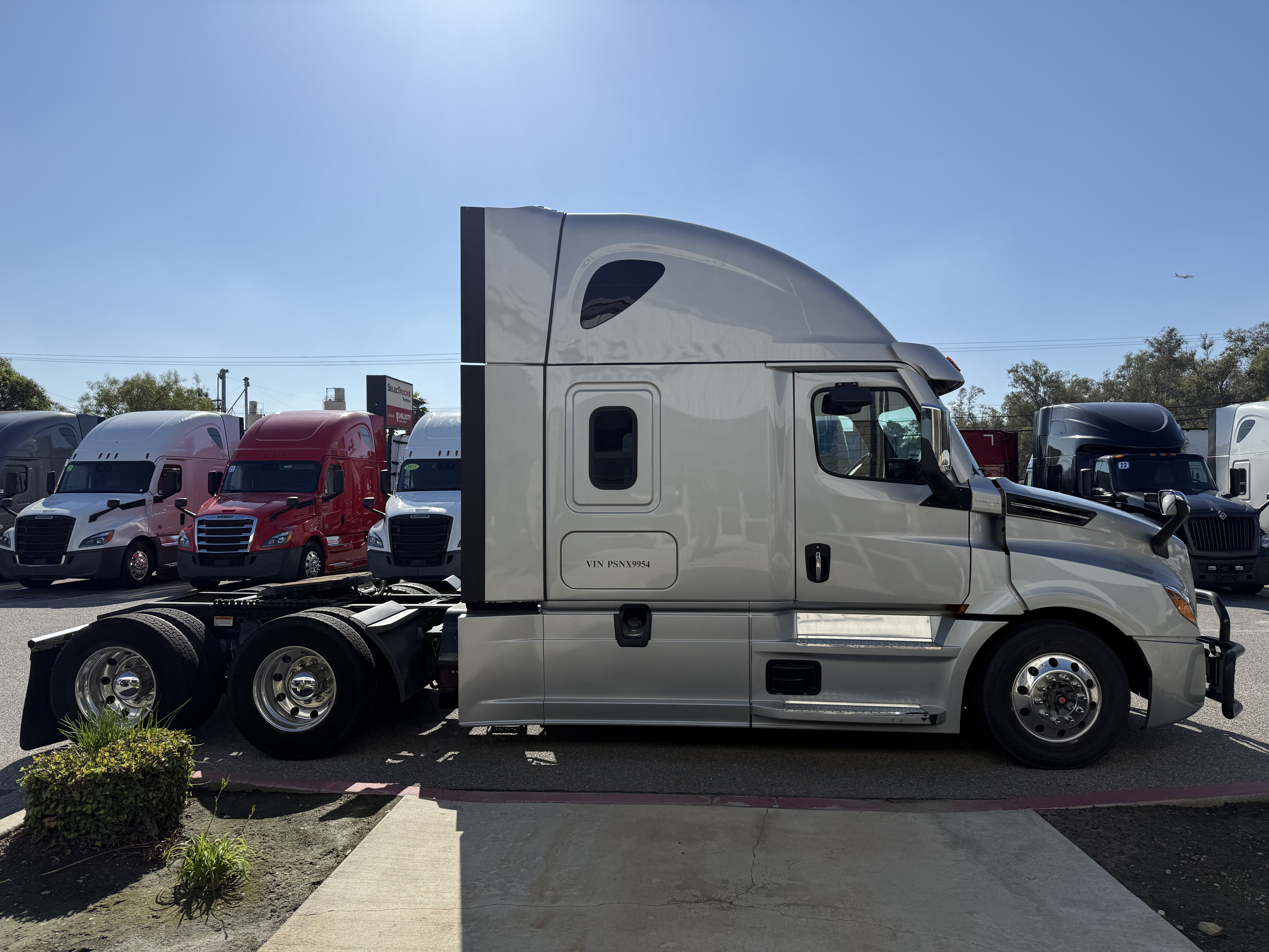 2023 FREIGHTLINER CASCADIA 126SLP - image 7