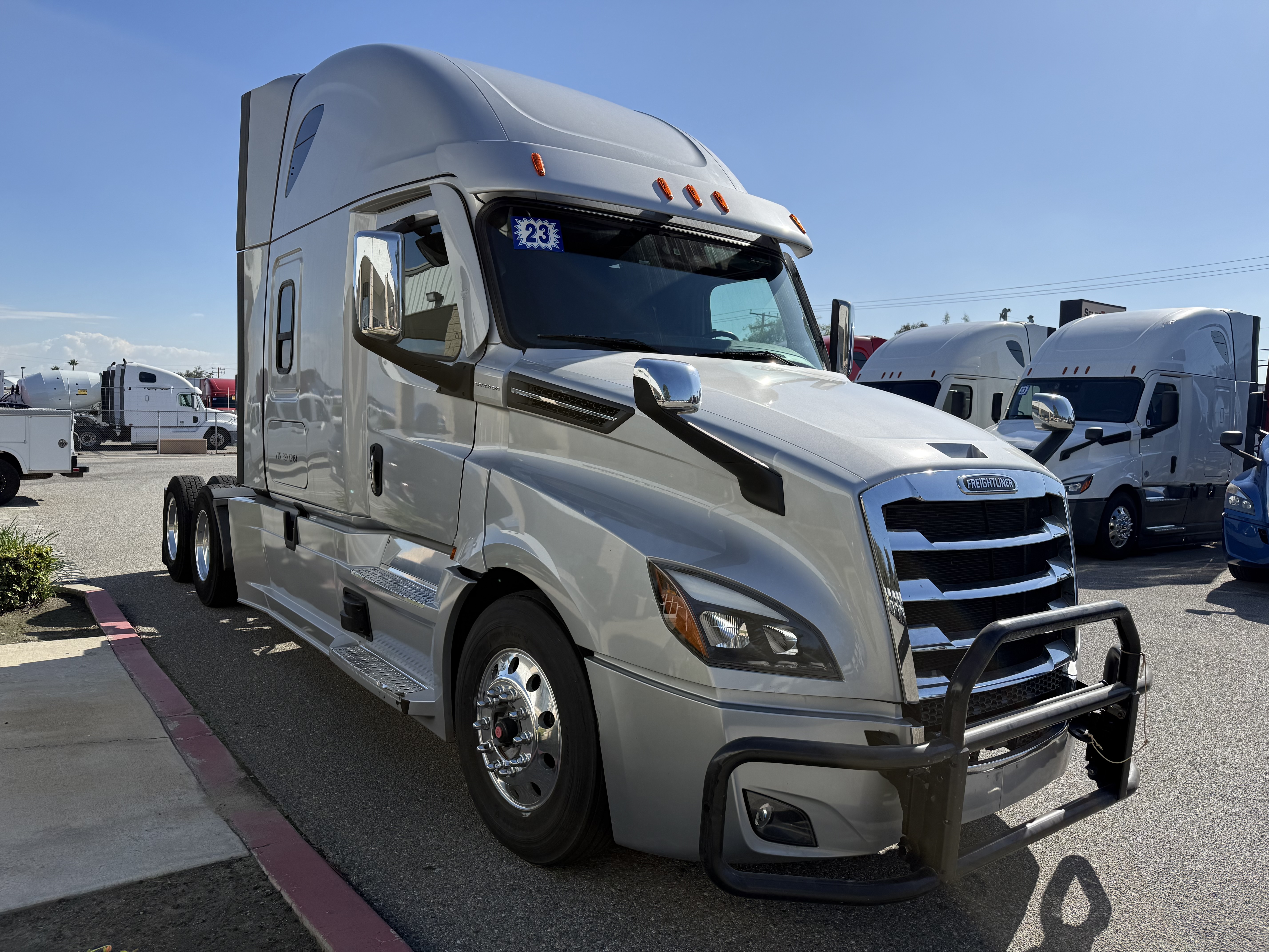 2023 FREIGHTLINER CASCADIA 126SLP - image 8