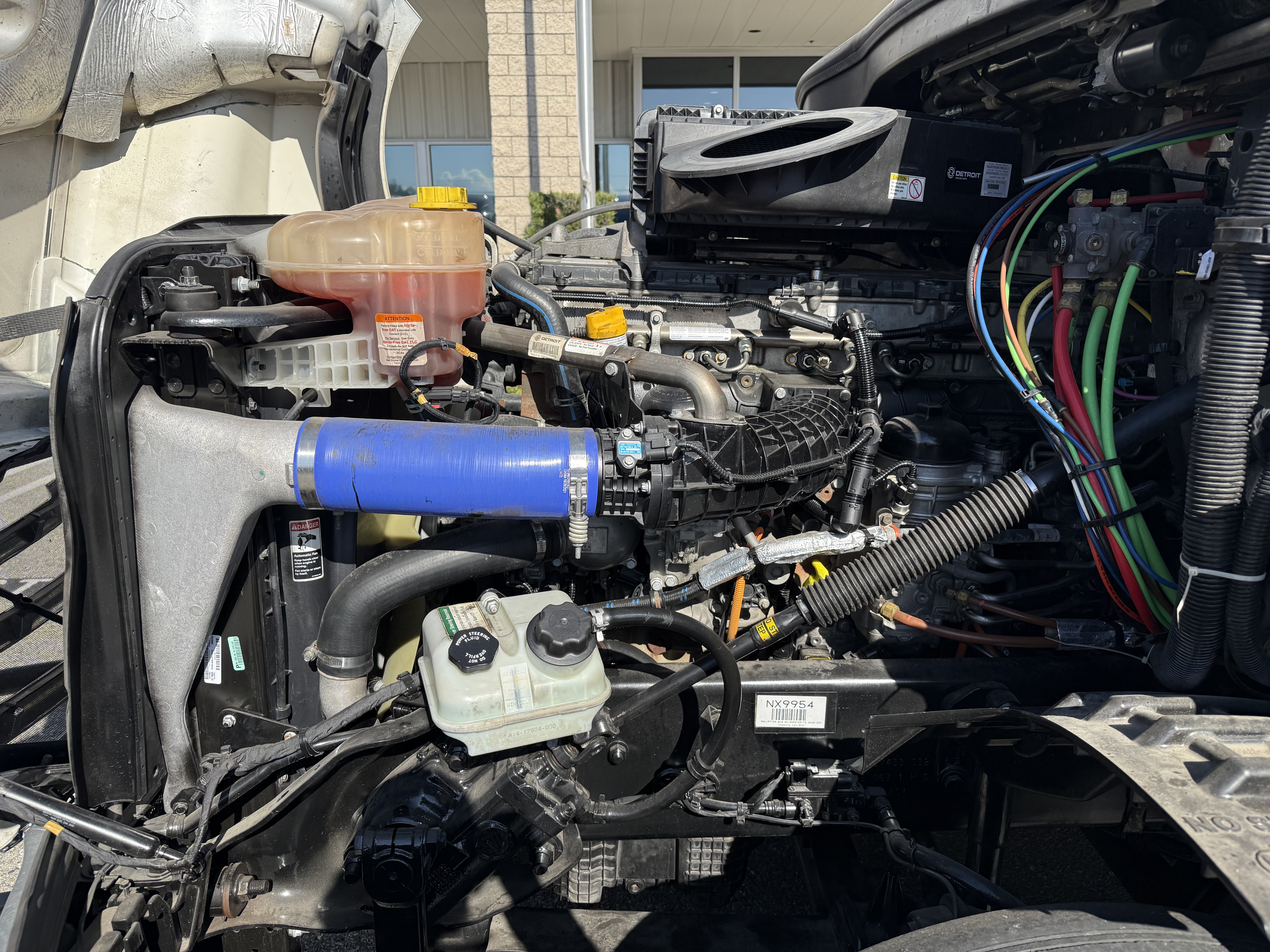 2023 FREIGHTLINER CASCADIA 126SLP - image 9