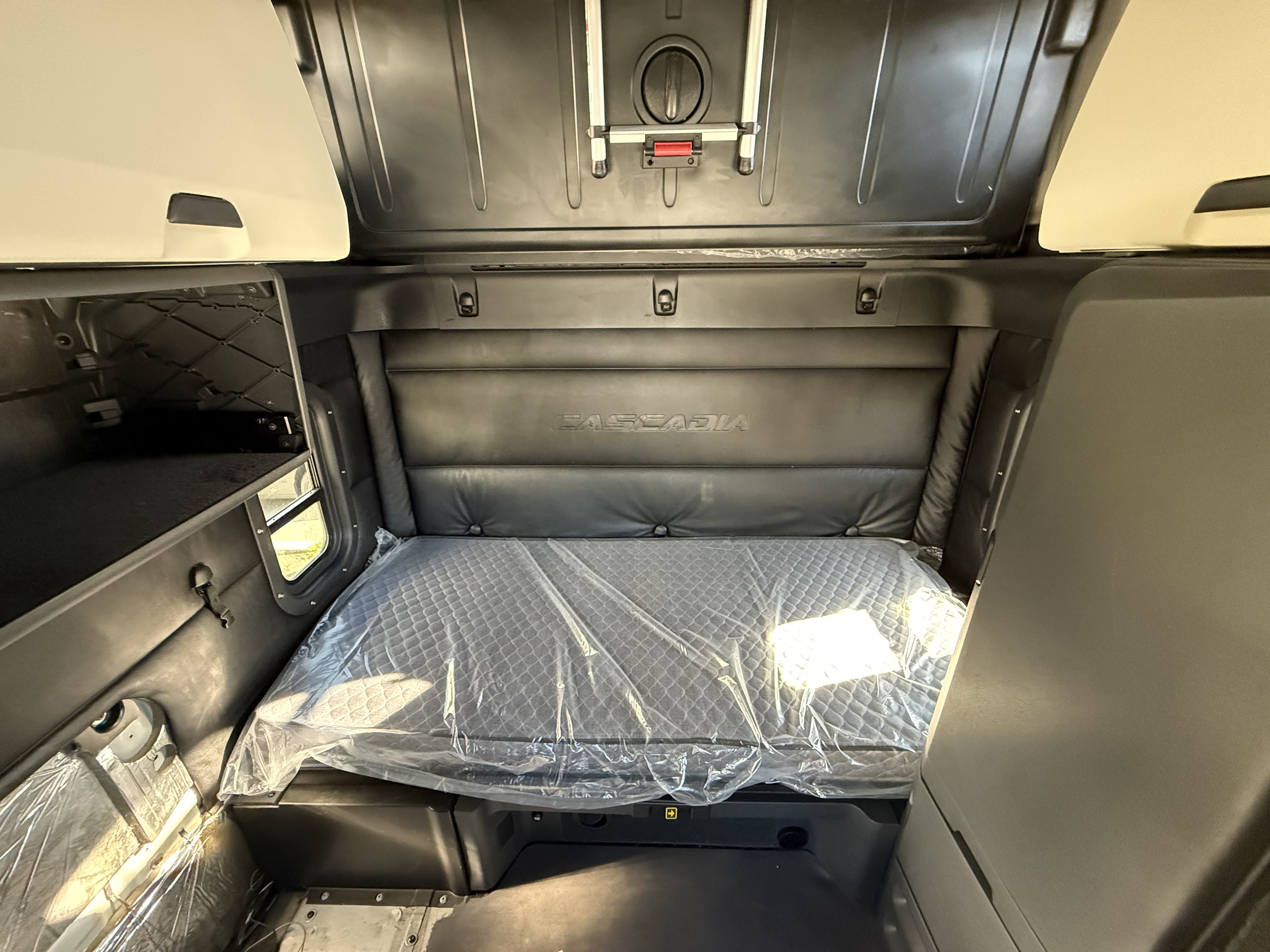 2023 FREIGHTLINER CASCADIA 126SLP - image 15