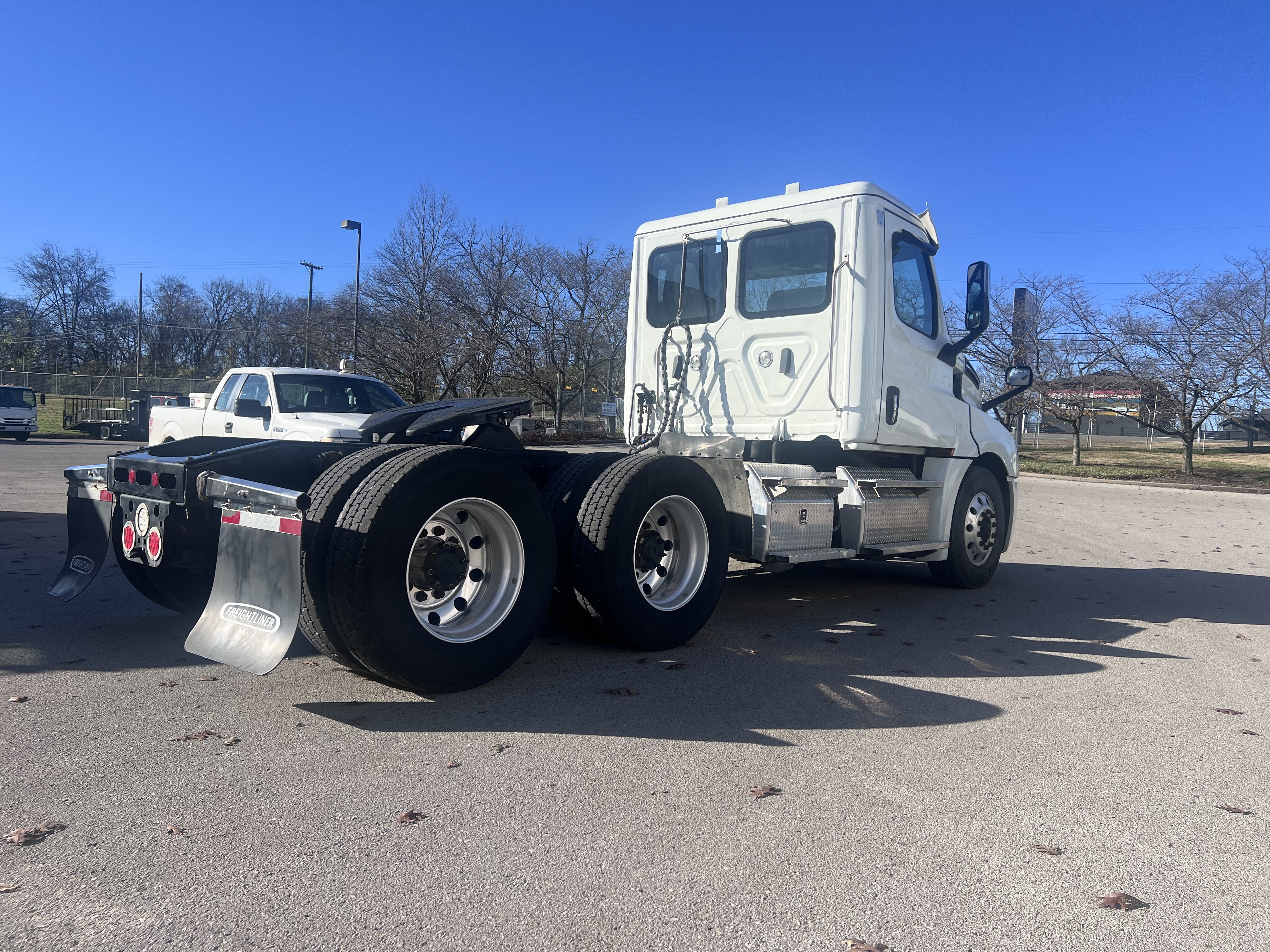 2023 FREIGHTLINER CASCADIA 126DC - image 5