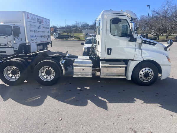 FREIGHTLINER CASCADIA 126DC 2023