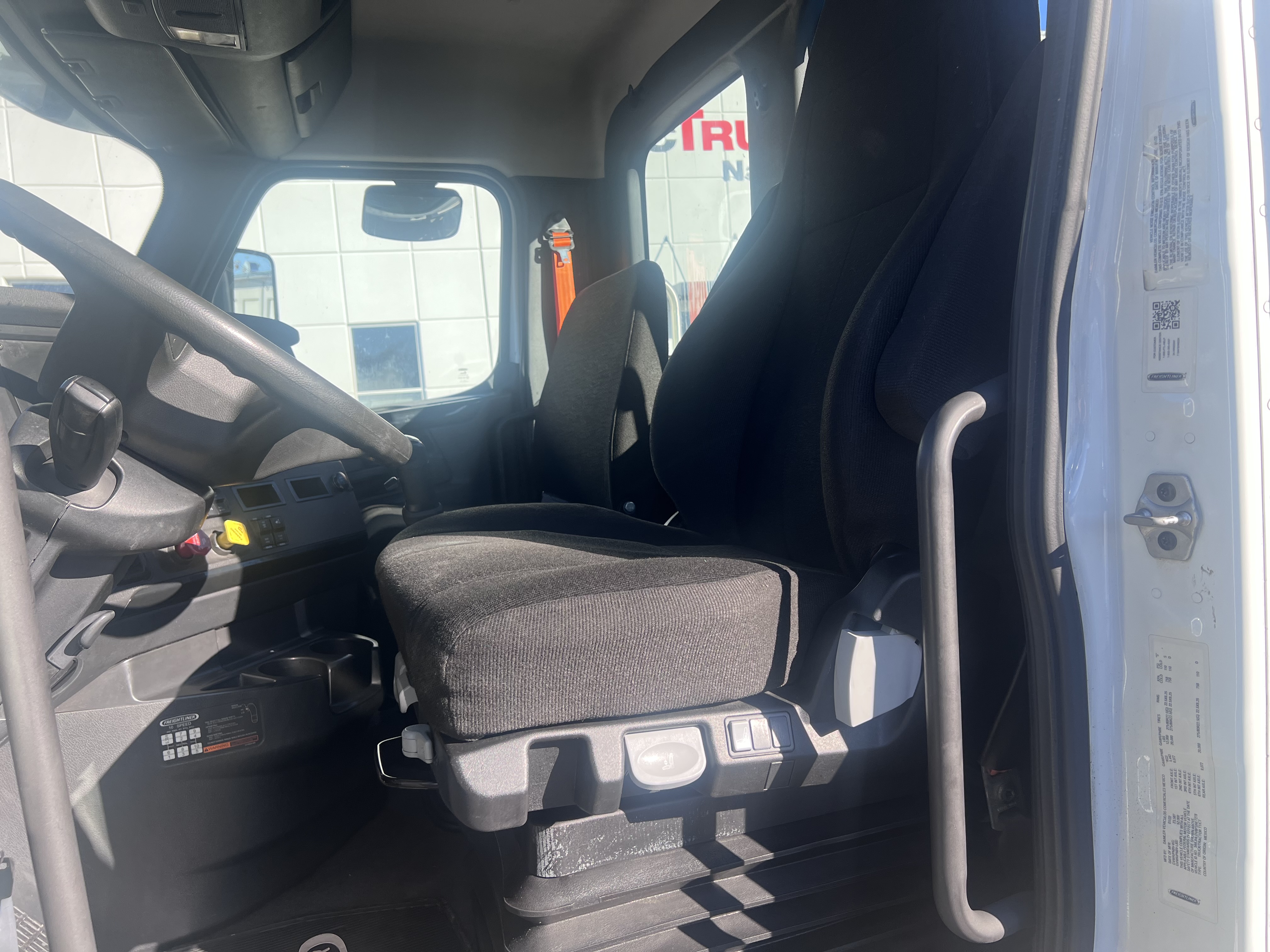 2023 FREIGHTLINER CASCADIA 126DC - image 13