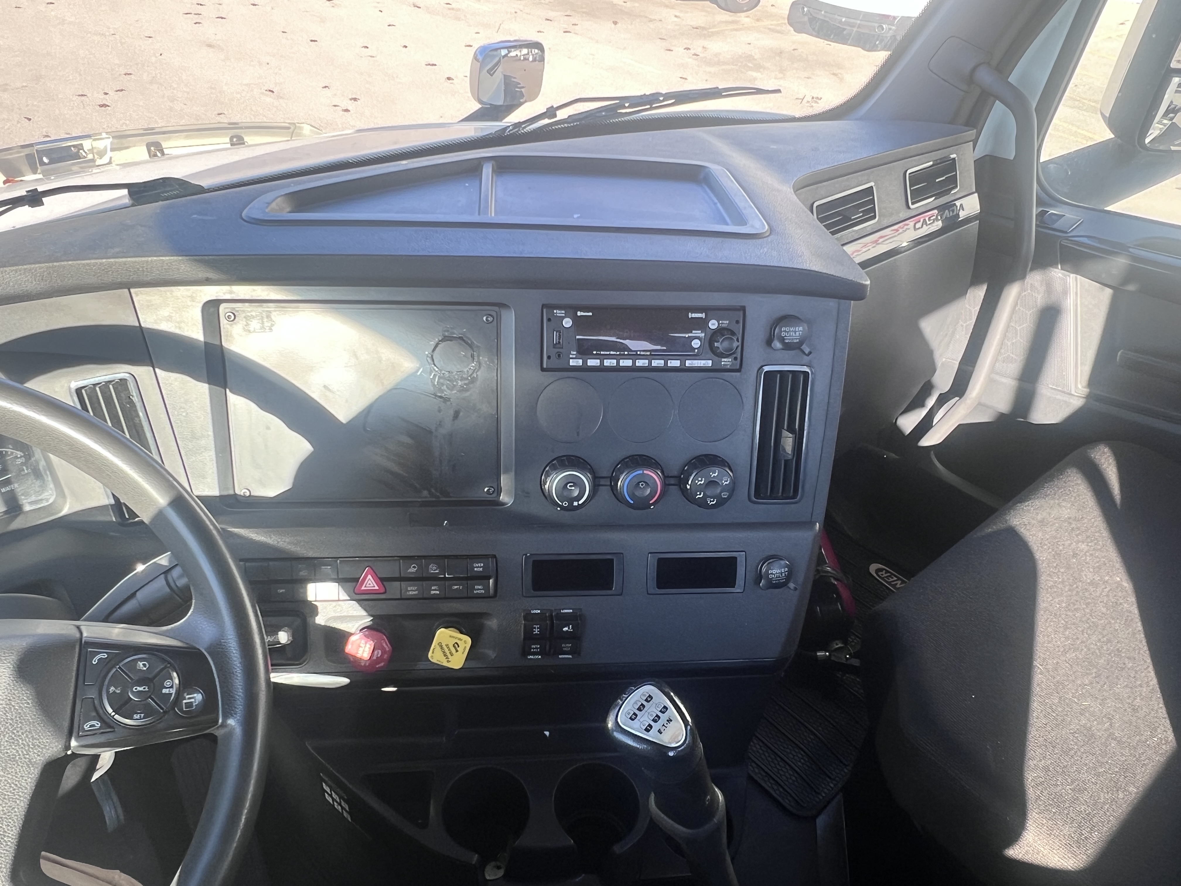 2023 FREIGHTLINER CASCADIA 126DC - image 17