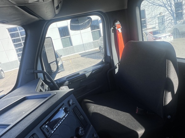 FREIGHTLINER CASCADIA 126DC 2023