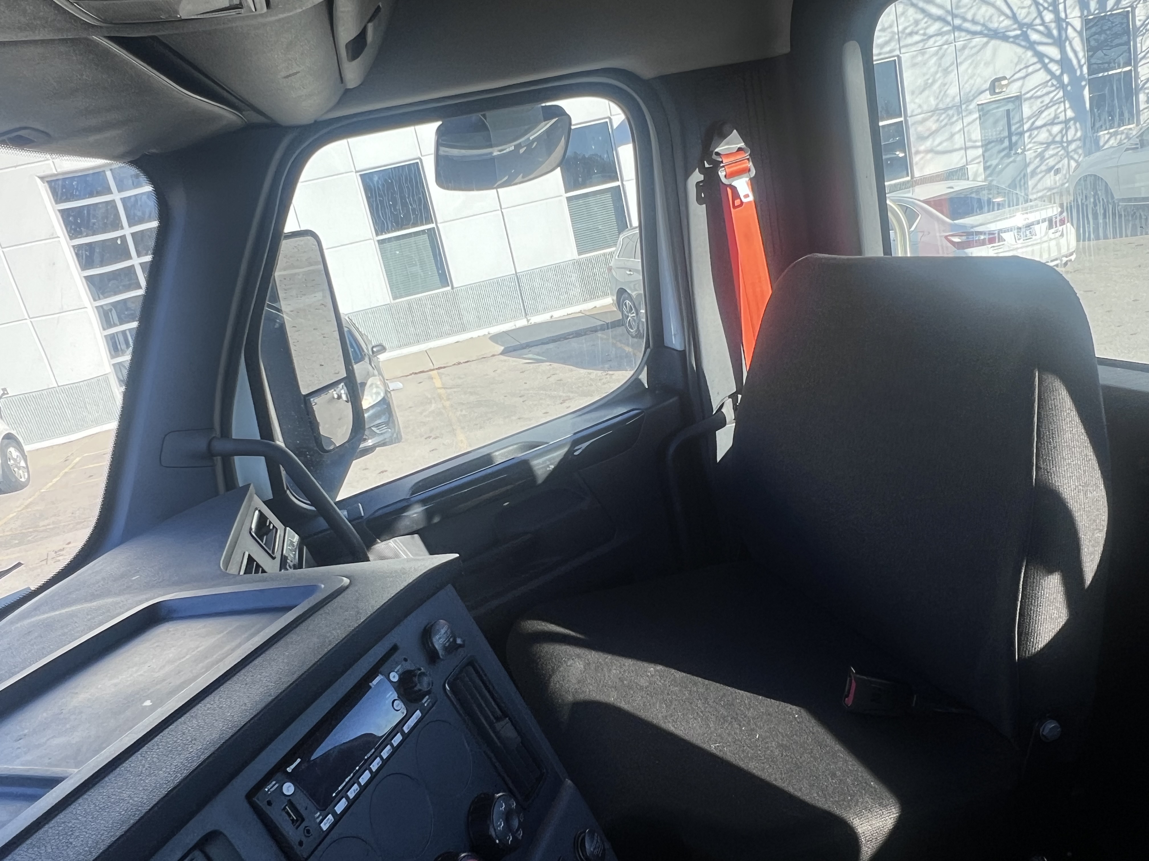 2023 FREIGHTLINER CASCADIA 126DC - image 18