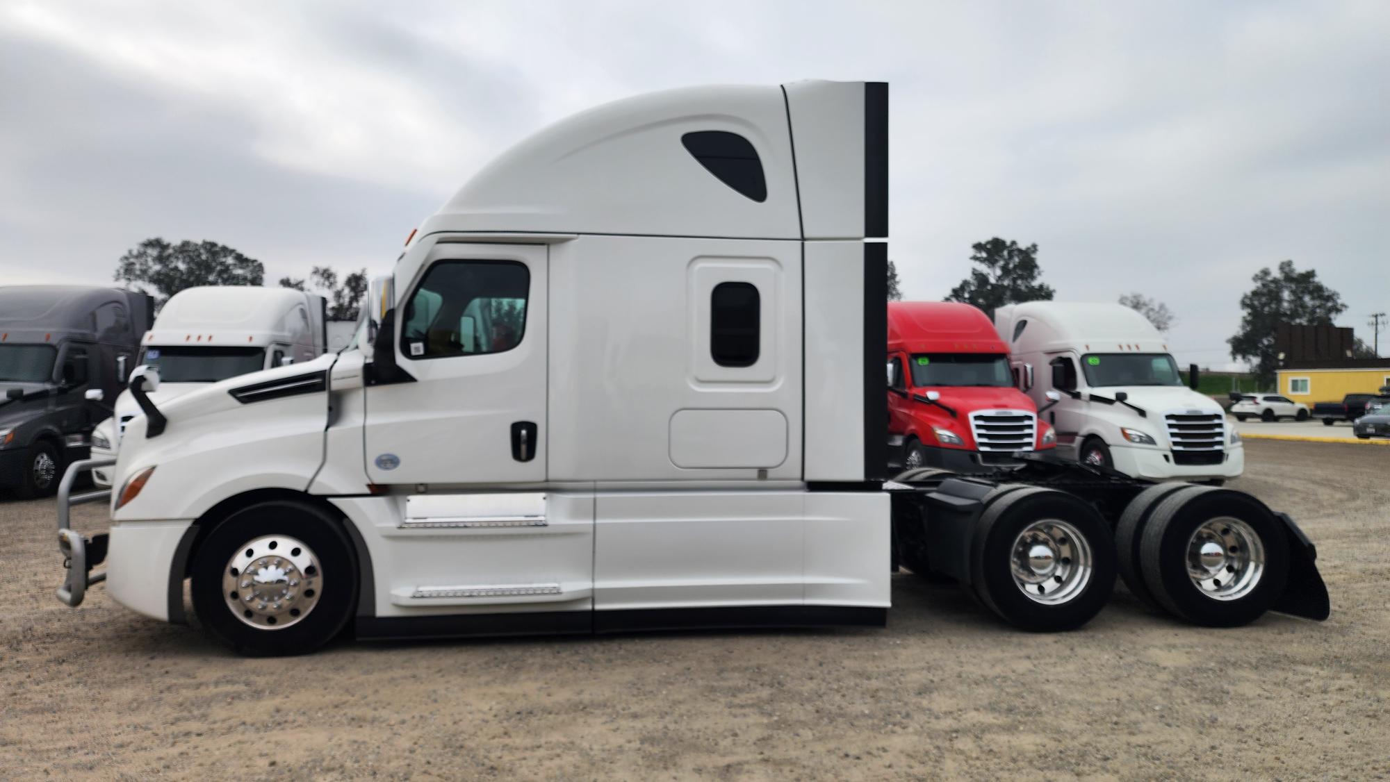 2022 FREIGHTLINER CASCADIA 126SLP - image 3