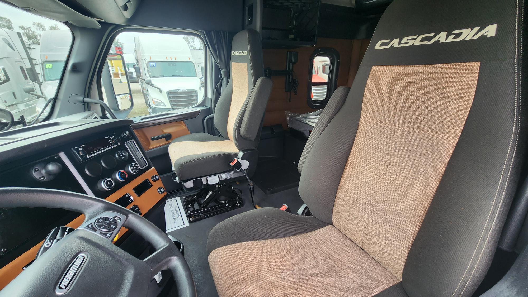 2022 FREIGHTLINER CASCADIA 126SLP - image 16