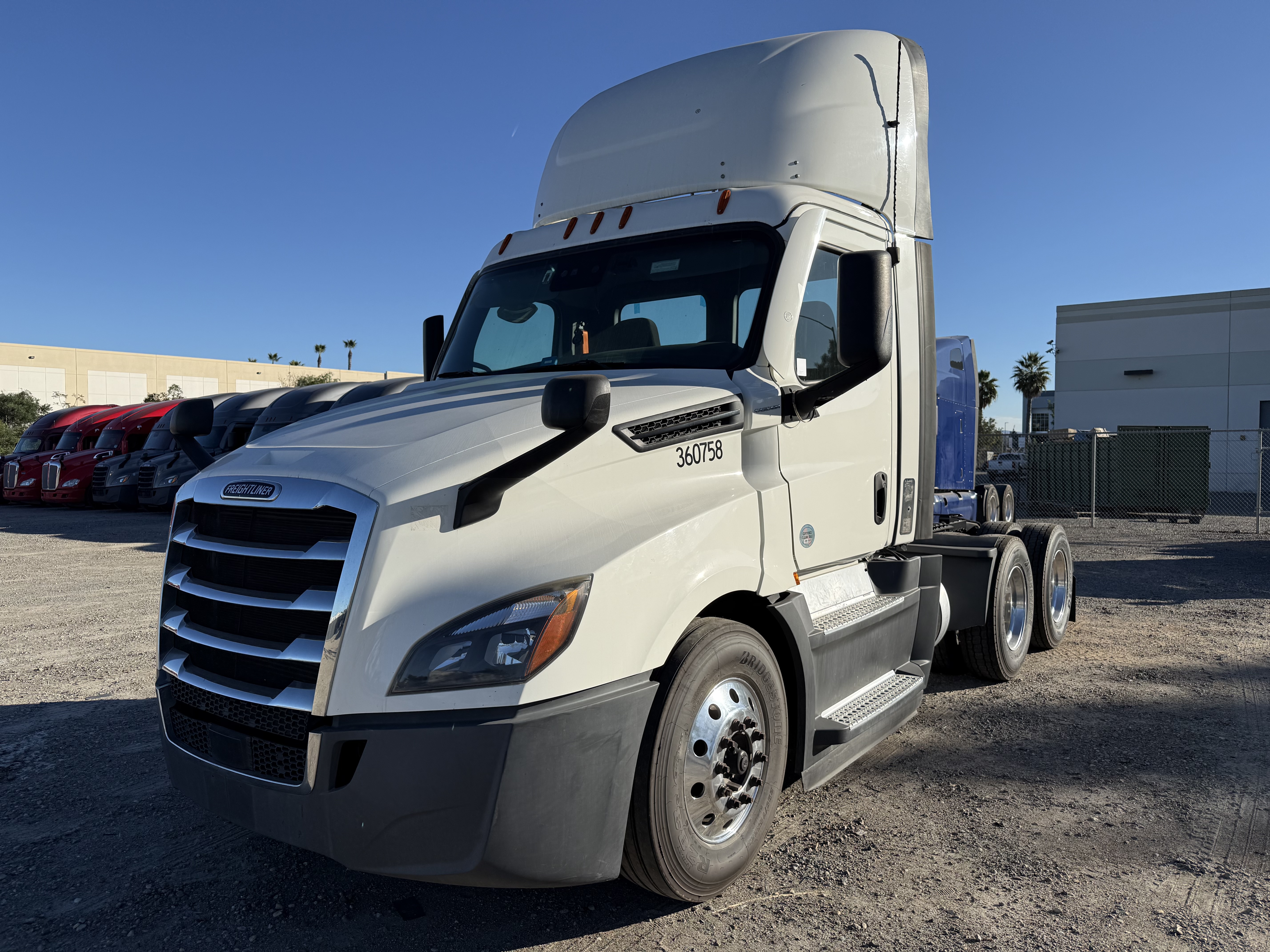 2021 FREIGHTLINER CASCADIA 126DC - image 1