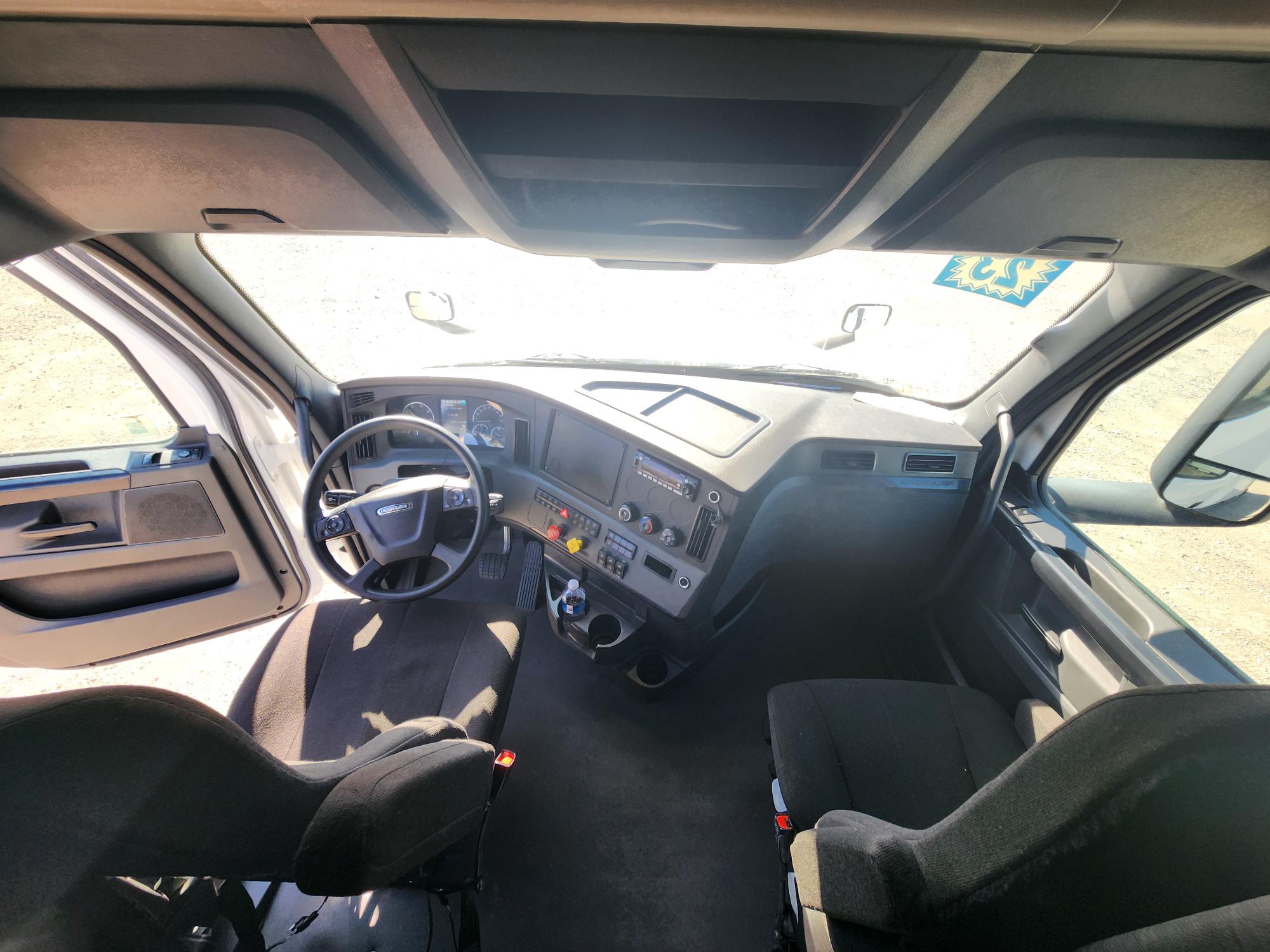 2023 FREIGHTLINER CASCADIA 126SLP - image 17